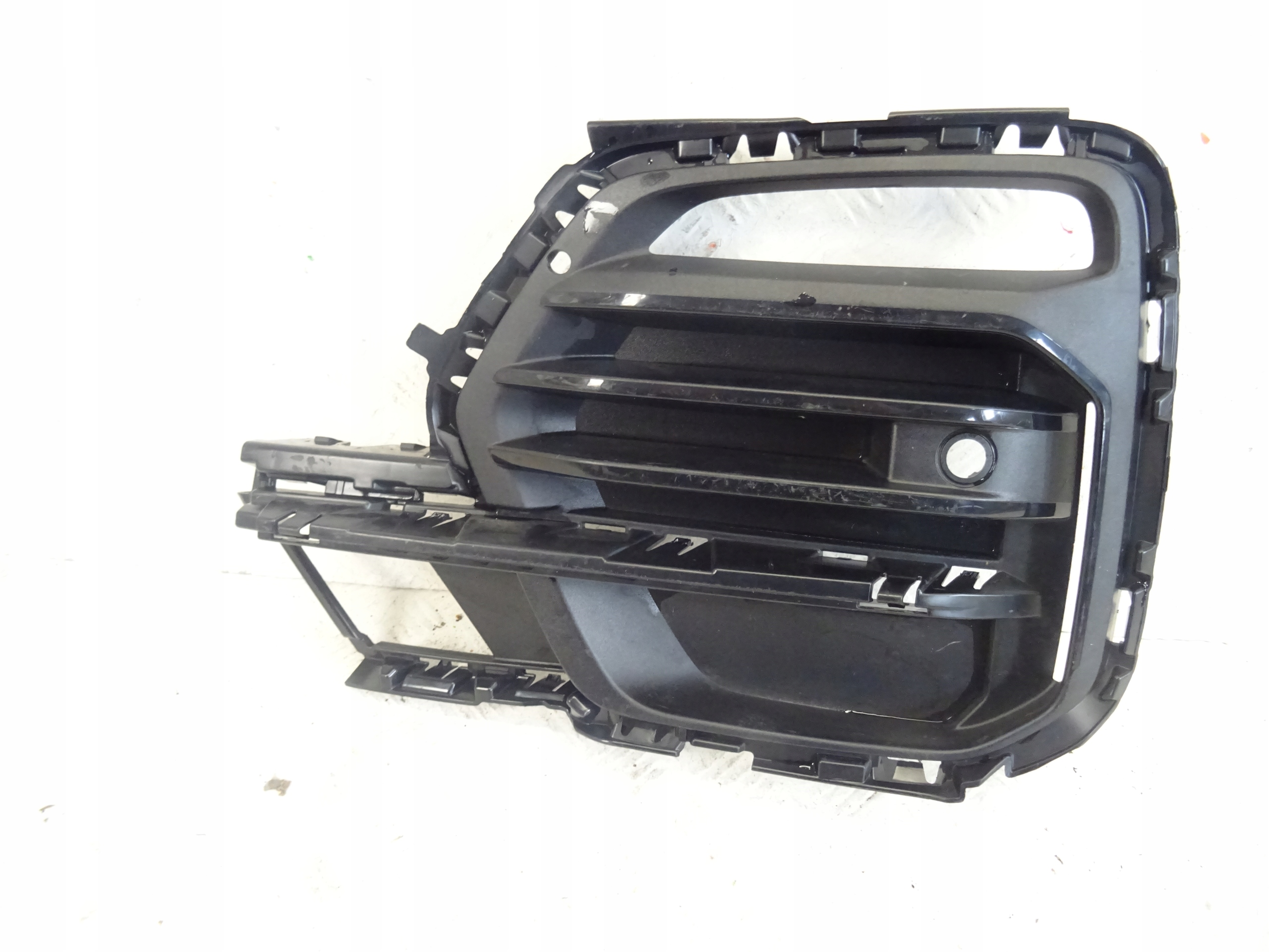 grid of a bumper front left BMW X5 G05 5111105034-20