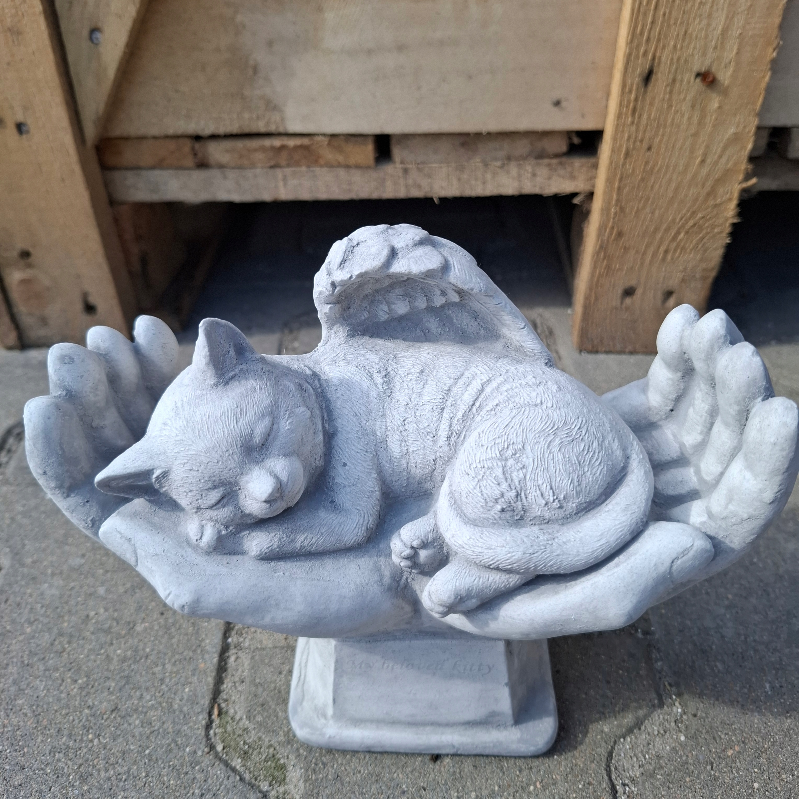 Betonová figurka Kočka s křídly anděl náhrobek pro kočky