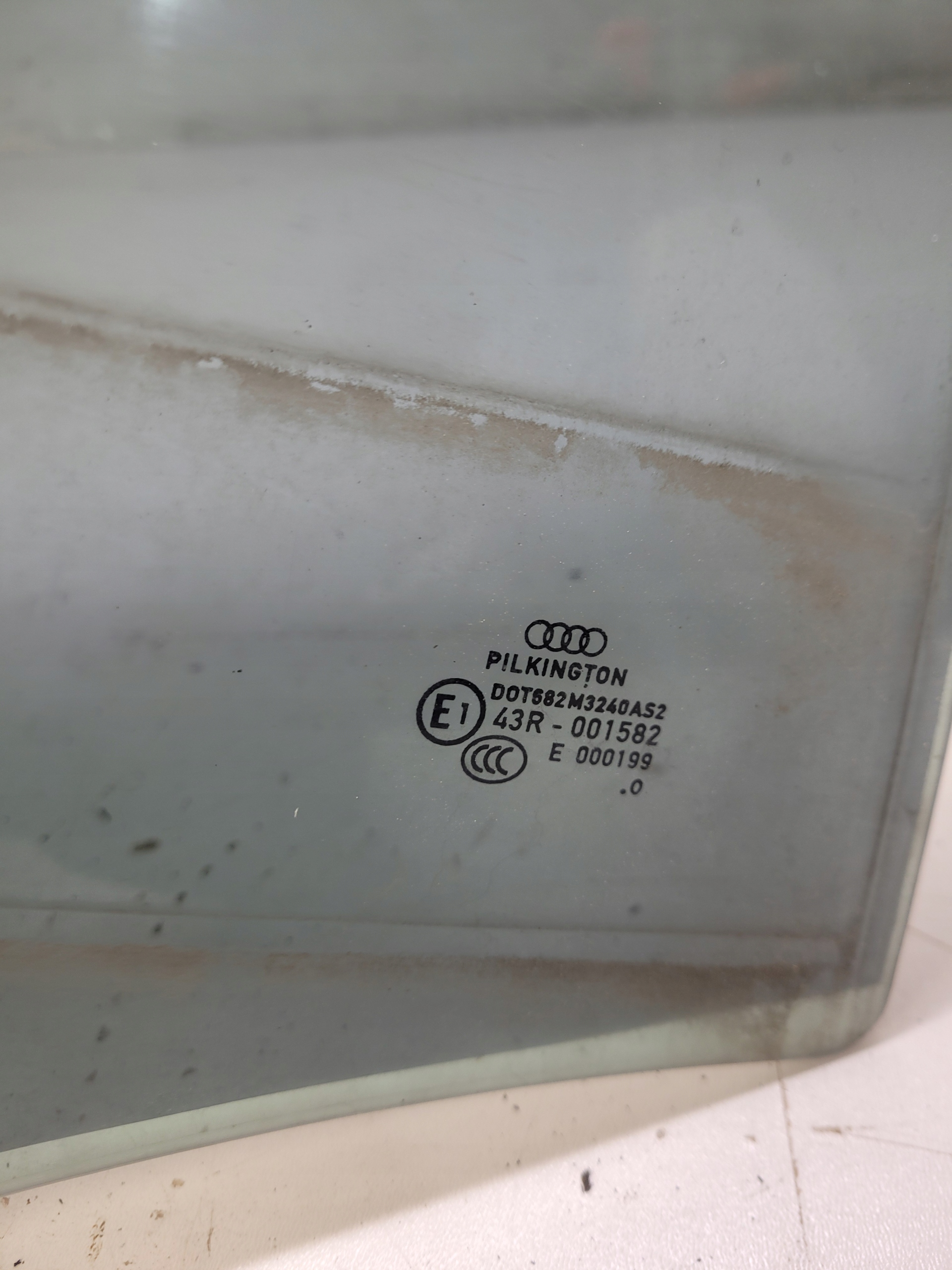window side door right rear part AUDI A4 B8 sedan 8K5 2010