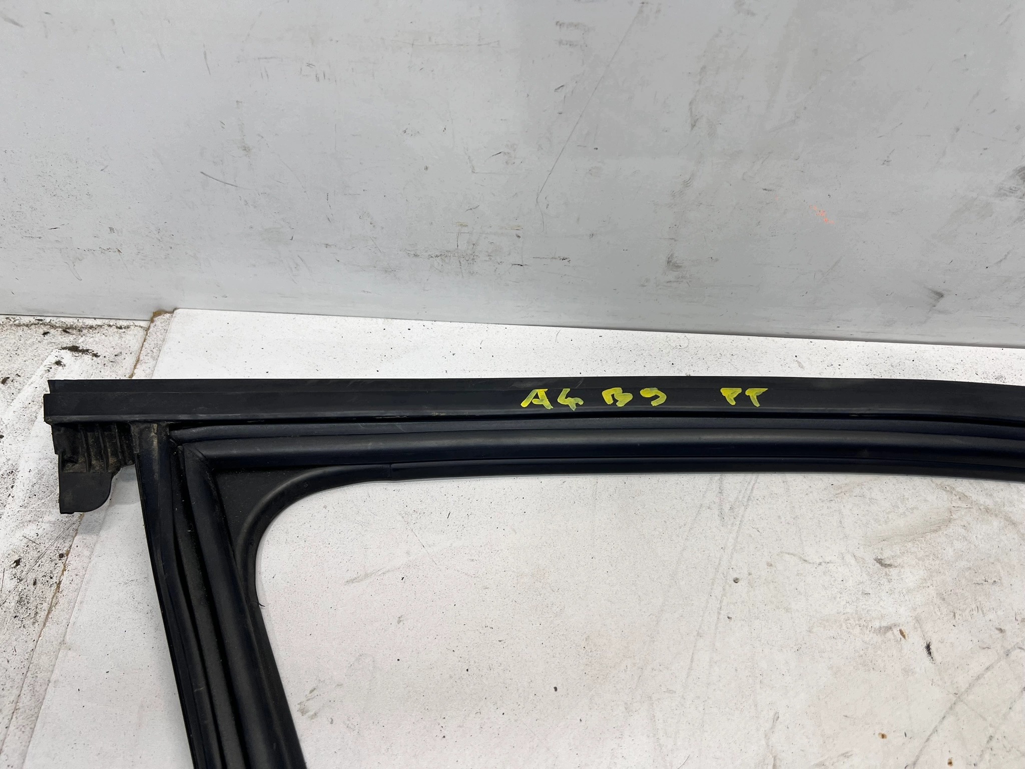 gasket moulding door right front AUDI A4 B9 8W0837440D