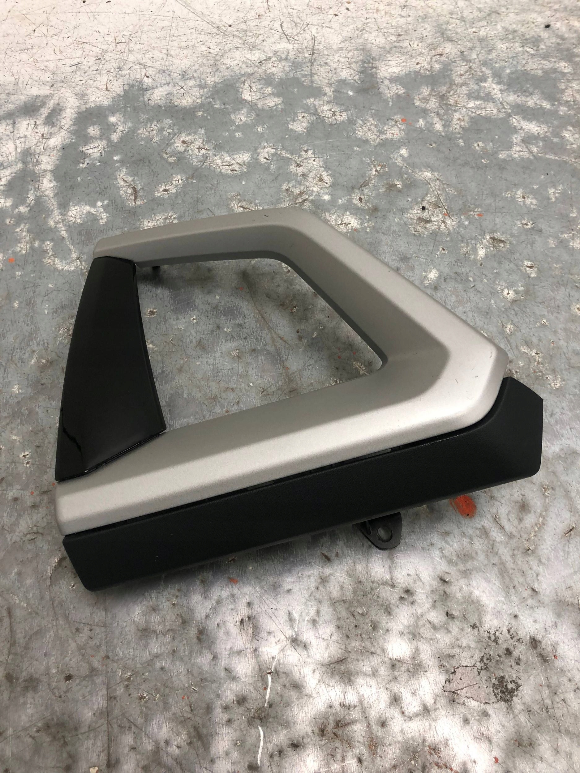 frame DEKOR KRATKI air conditioning devices left front AUDI Q4 E-TRON 89B853189