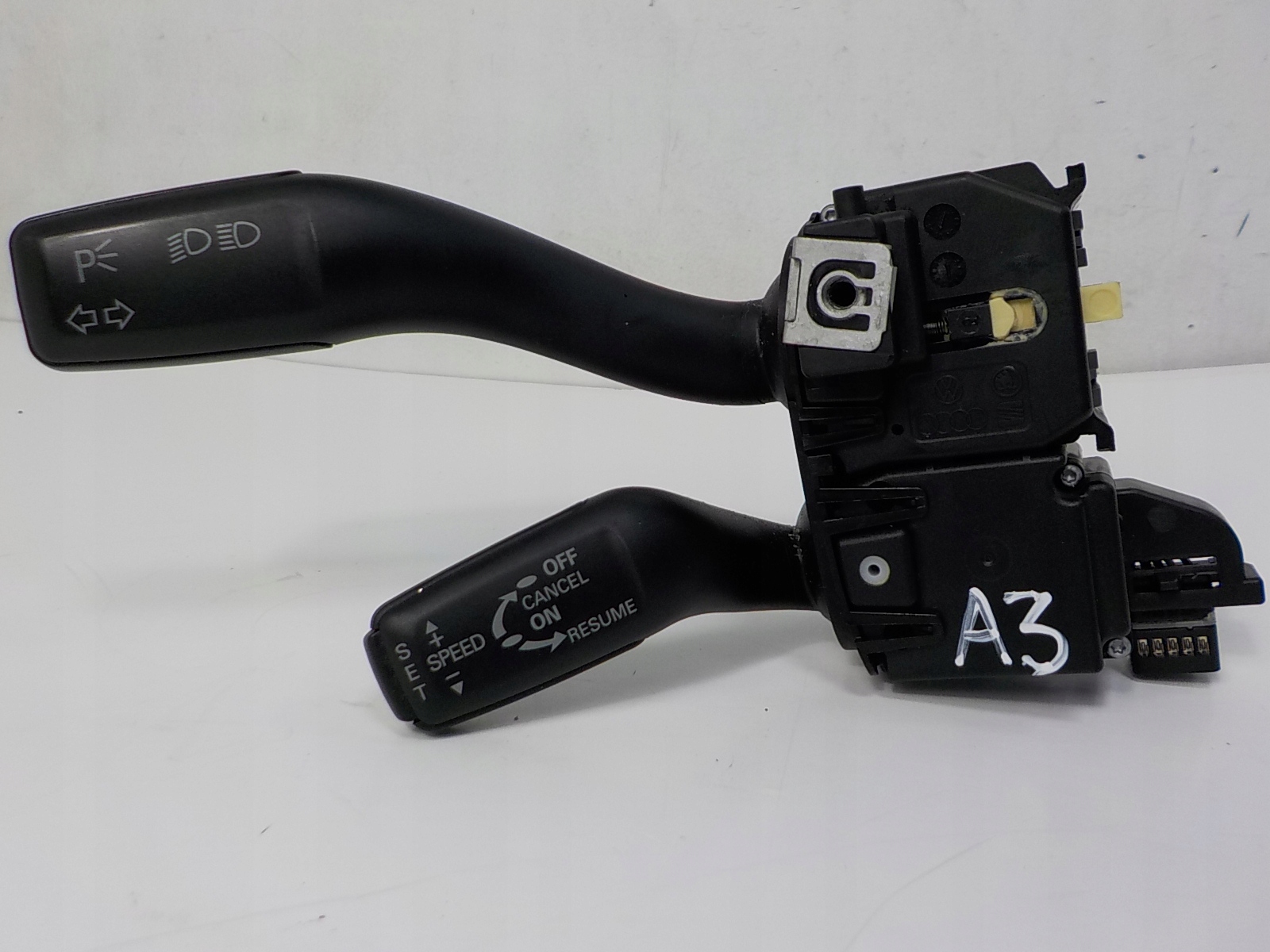 8P0953513B - AUDI A3 II 8P переключатель управления круиз-контролем