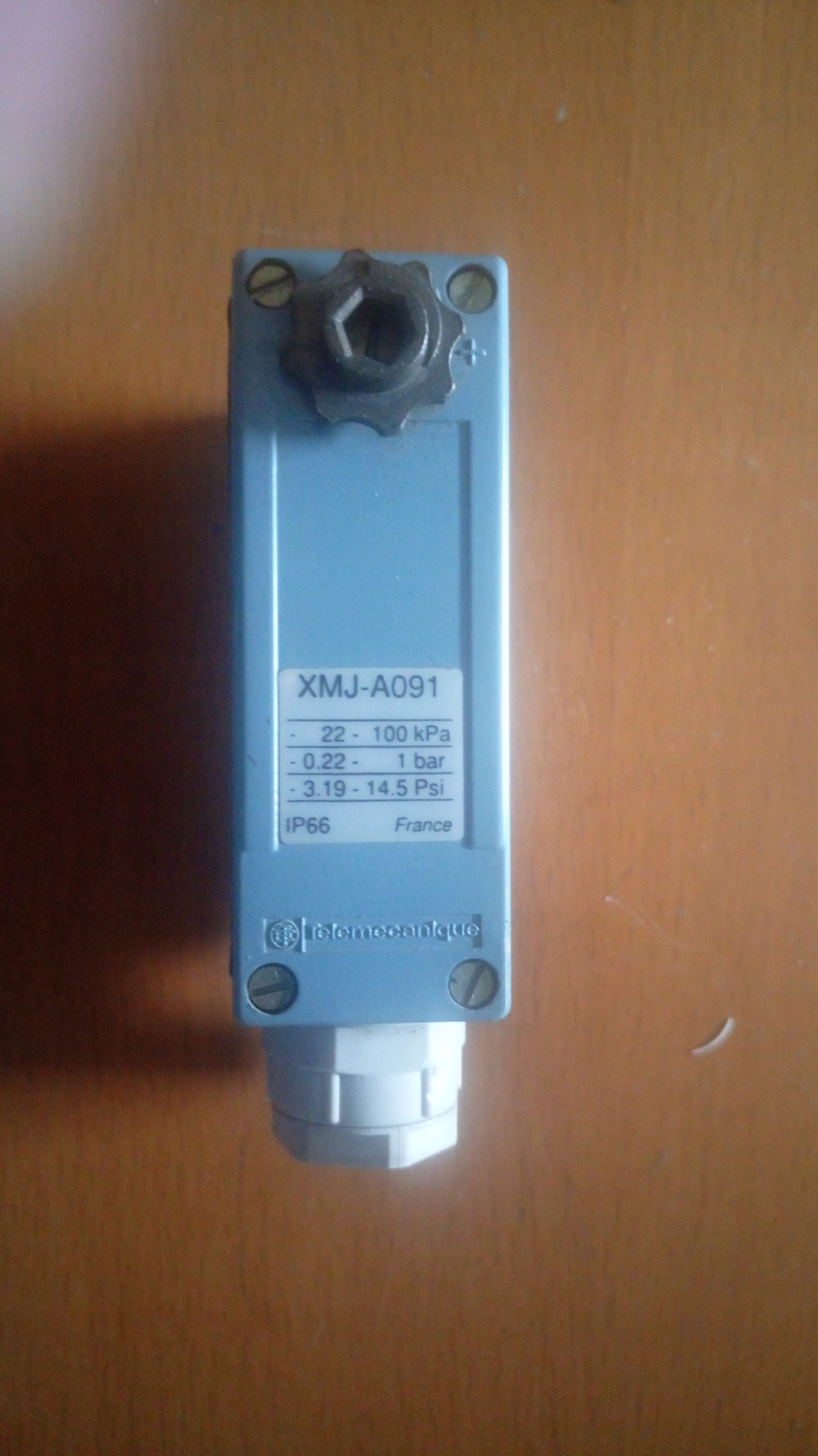 Реле давления Telemecanique XMJ-A091