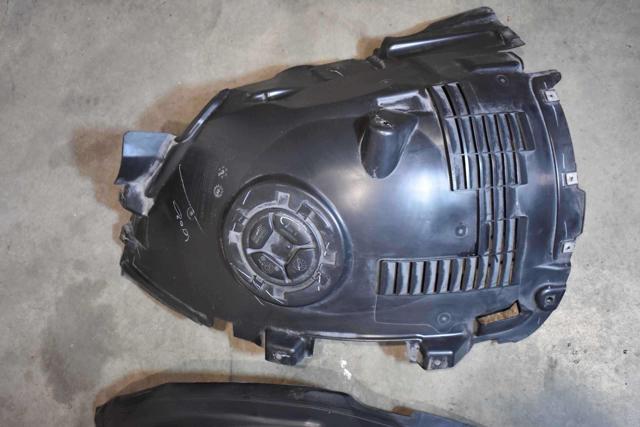 IDEALNE mudguard front front right MERCEDES GLB X247 1