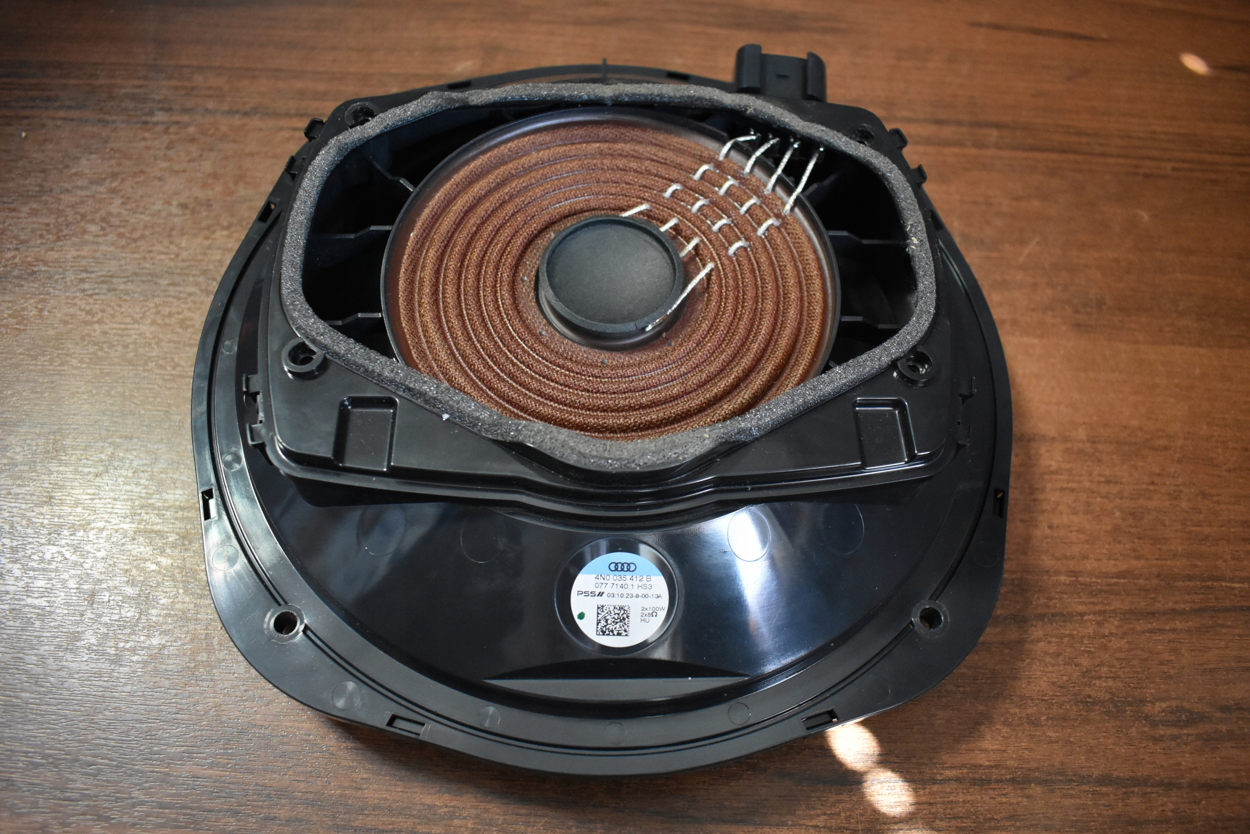IDEALNY SUBWOOFER speaker bang & OLUFSEN AUDI A8 D5 1