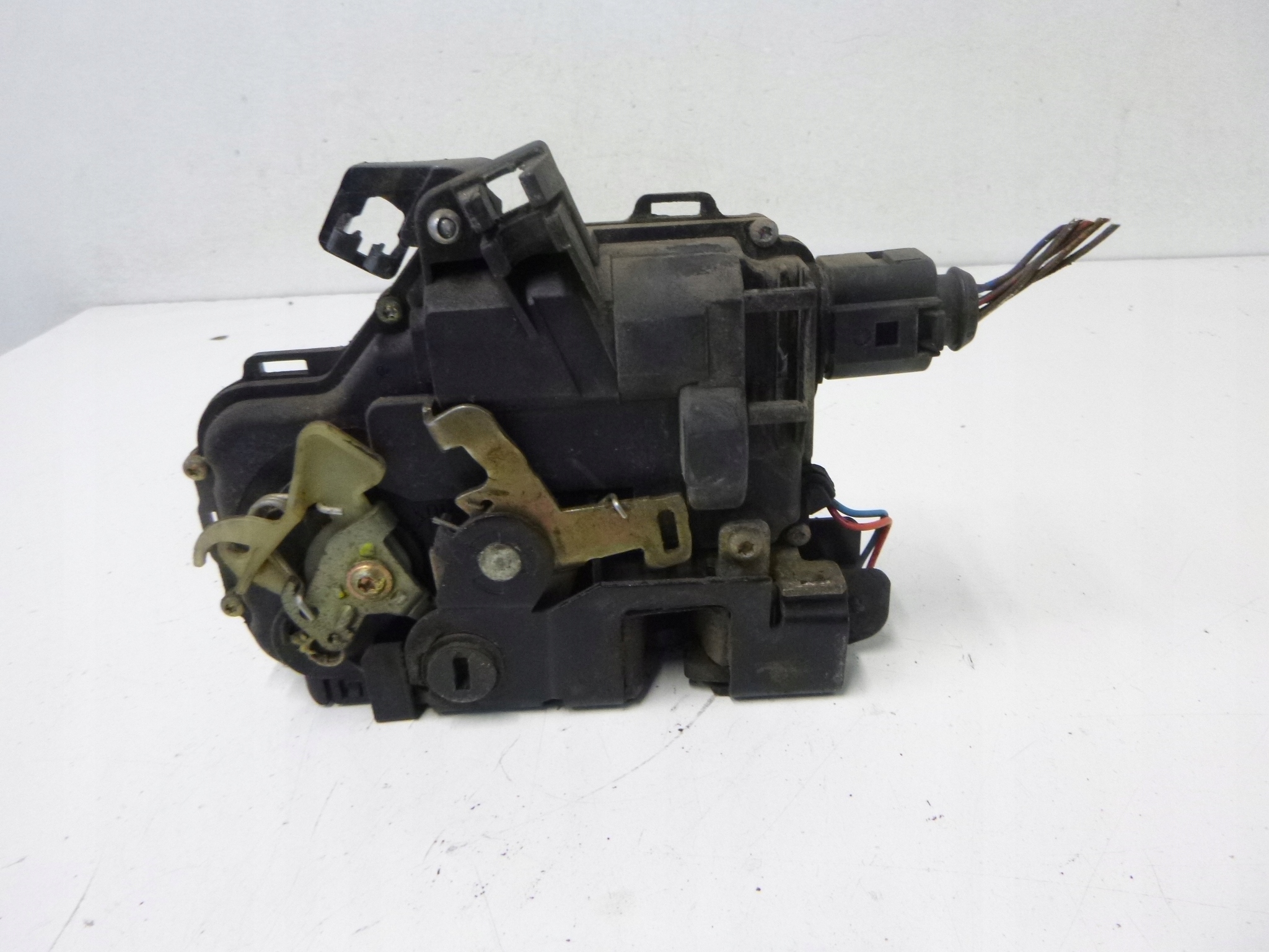 lock rear part left Seat Toledo II sedan 2002