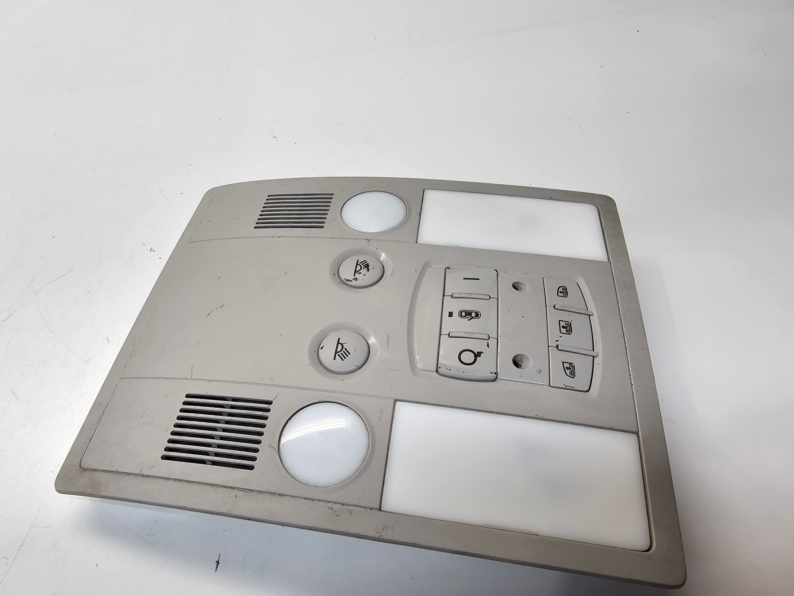 light OSWIETLENIE cabs AUDI A8 D3 4E0947111AC