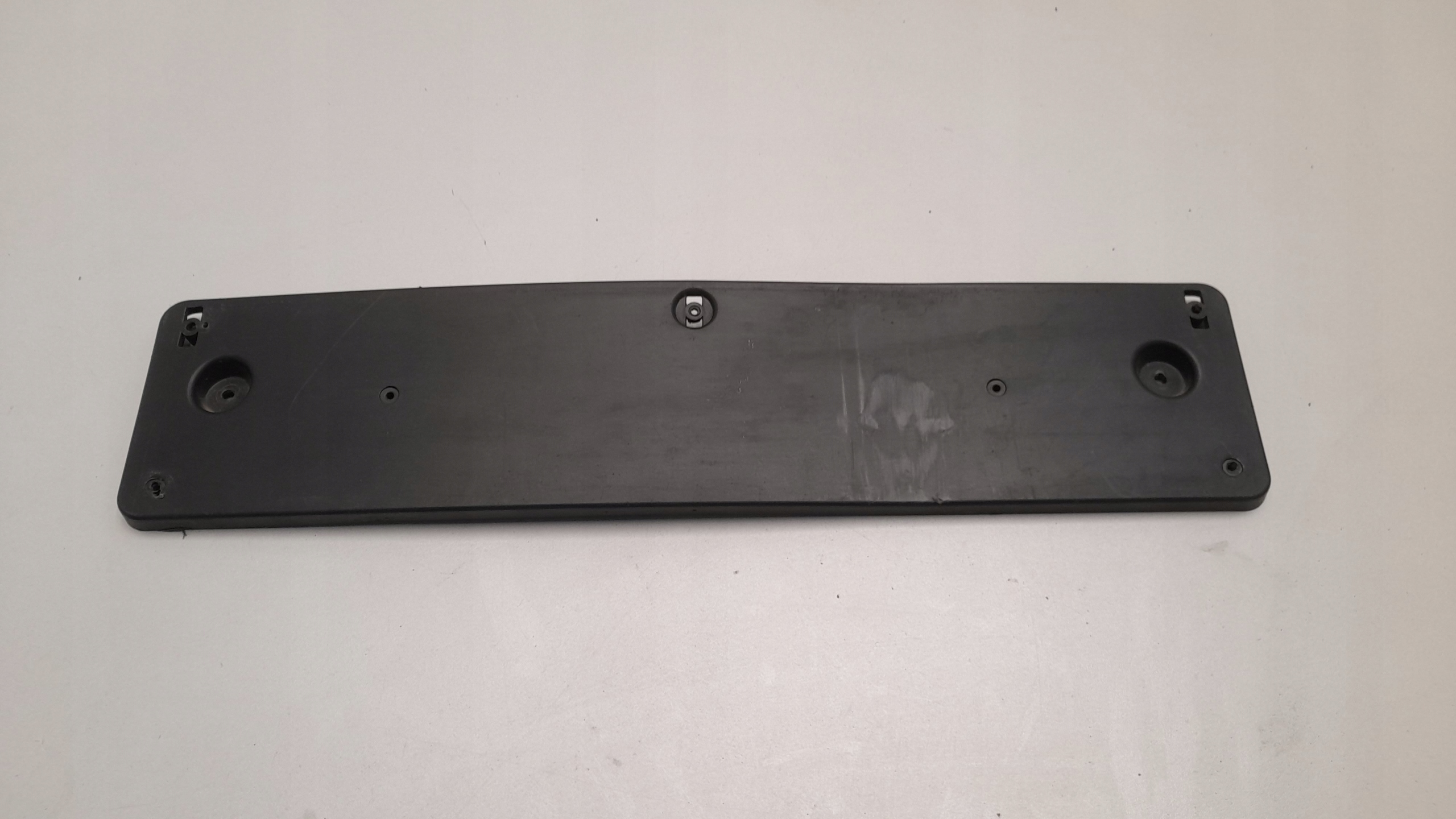 PODKŁADKA POD TABLICE MERCEDES W176 LIFT AMG A1768853800