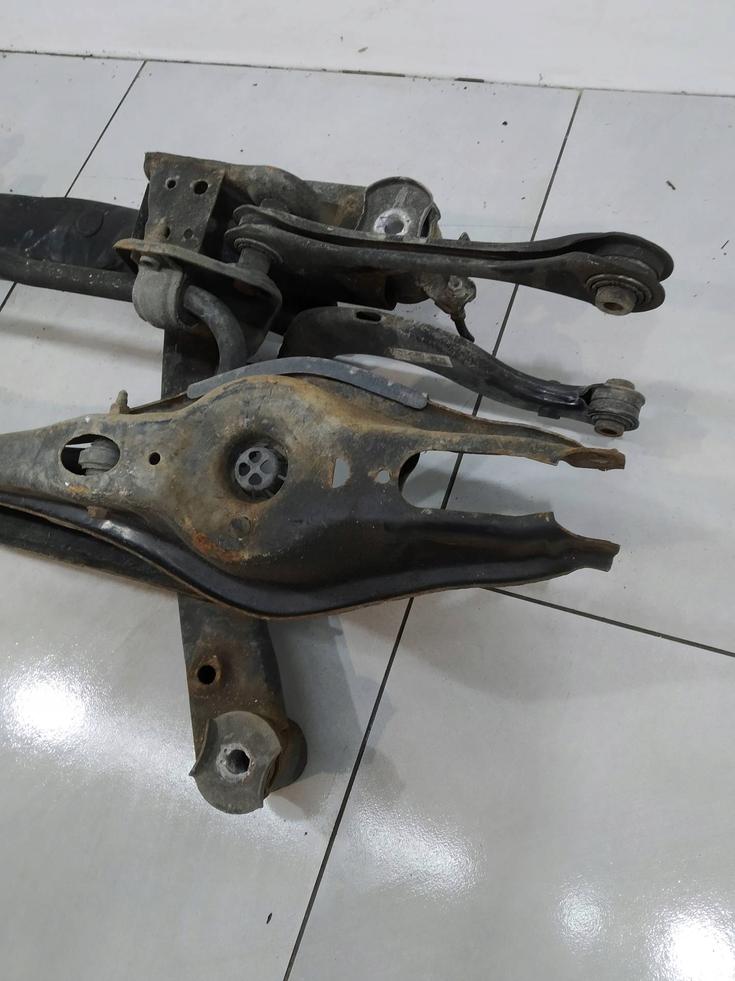 axle beam springing rear part AWD 5Q0505235J Audi Q2 and (2016- )