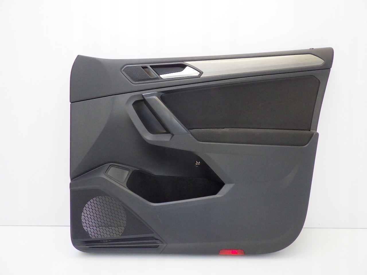 5NN867012 - VW TIGUAN II ALLSPACE 21 БЕКОН ПЕРЕДНЯЯ ПРАВАЯ ДВЕРЬ