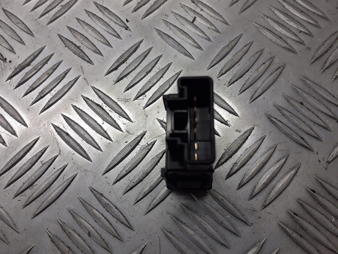 WŁĄCZNIK DSC MAZDA 6 15A469 Rodzaj skrzyni Manualna