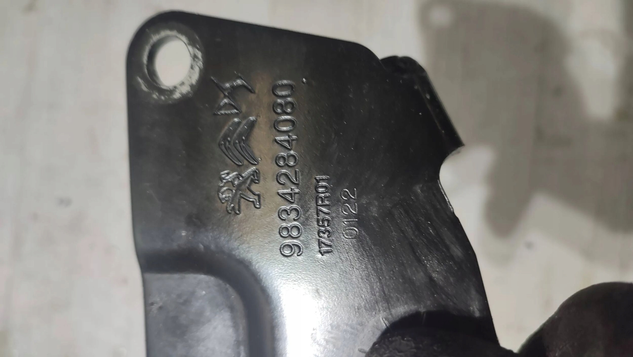 Peugeot 508 II 22r 1.2 engine mount 9834284080
