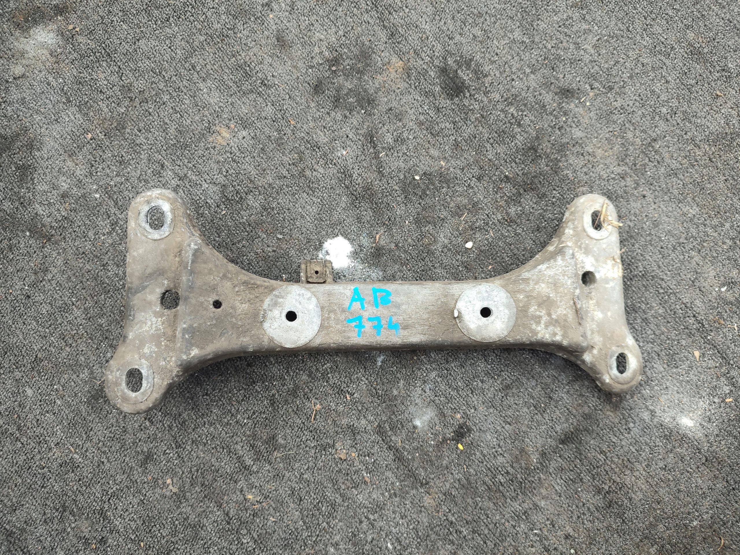 supporto SKRZYNII ingranaggi BMW E92 6778058