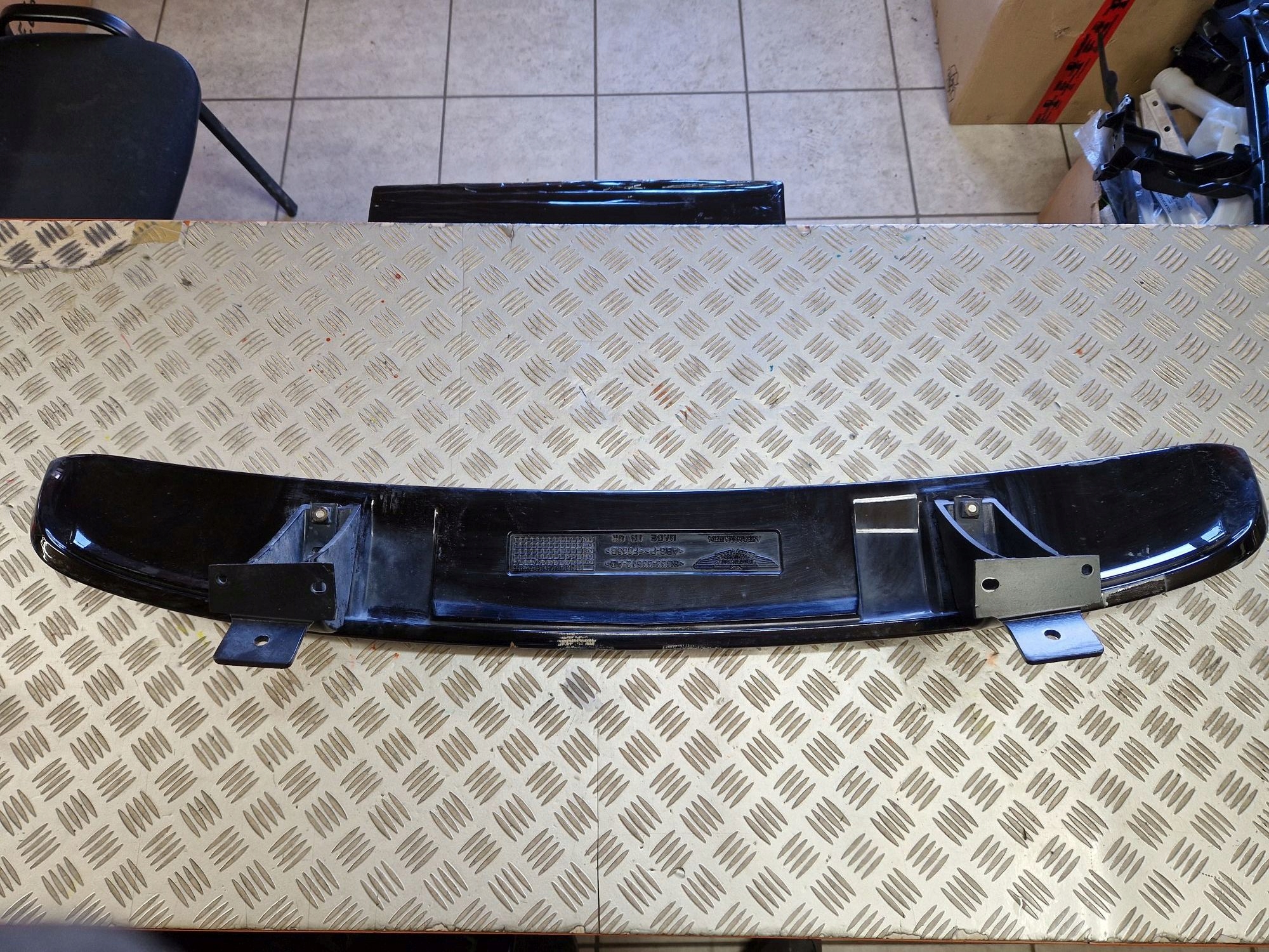 SPOILER LOTKA DU CAPOT ASTON MARTIN VANTAGE V8 2005R->