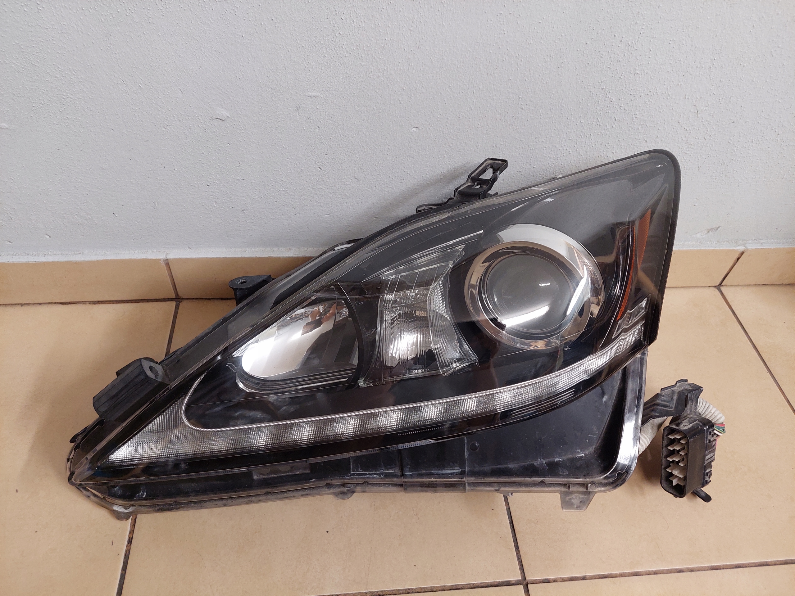 LEXUS IS КСЕНОН