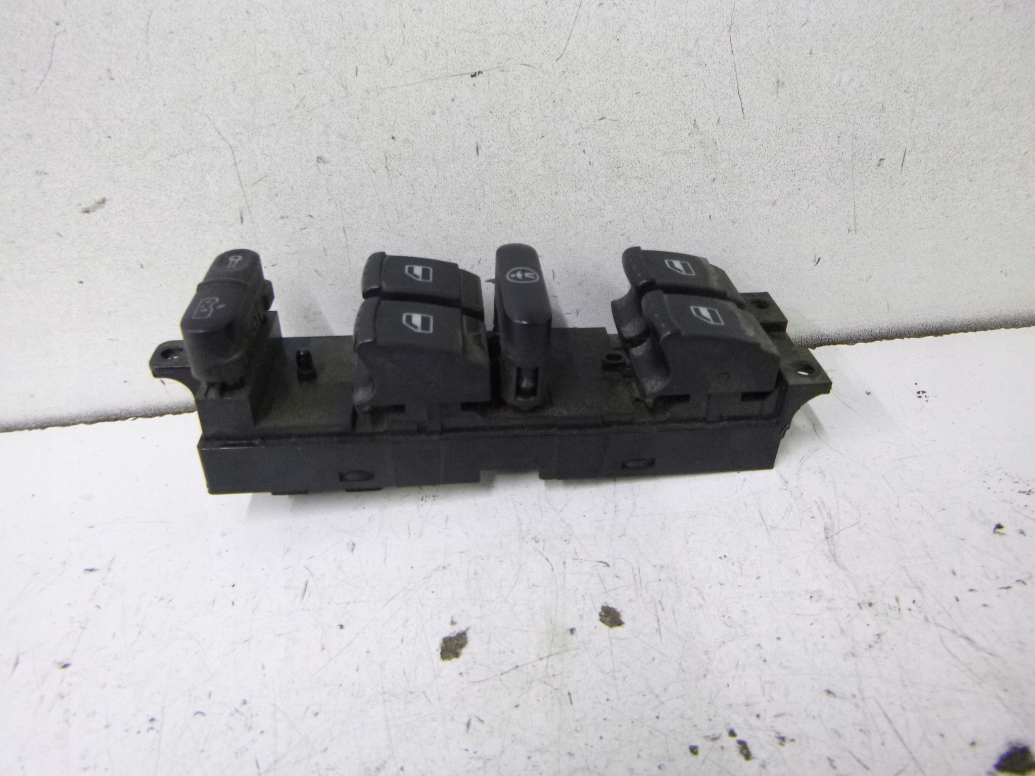 switch panel of the window left Skoda Octavia 99r.