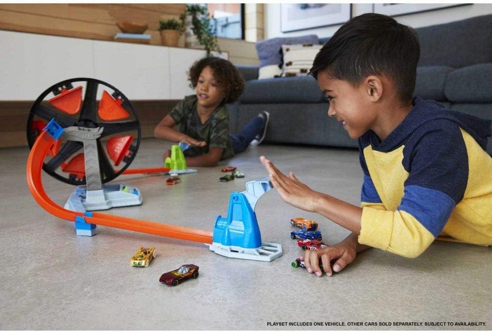 HOT WHEELS ZESTAW TORÓW ZAKRĘCONA OPONA + autko Płeć chłopcy dziewczynki