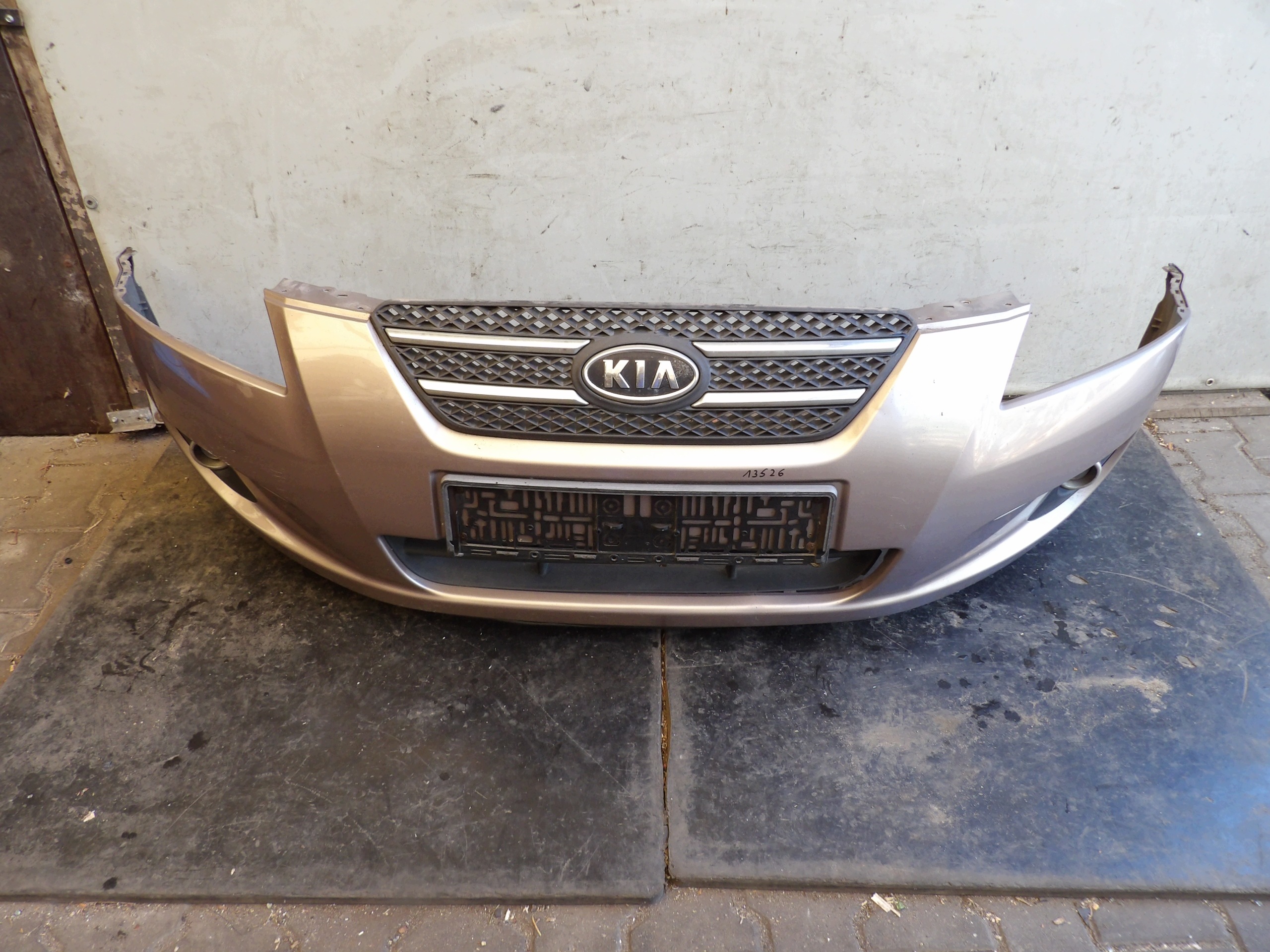 Kia Ceed und Frontstoßstange 8Q