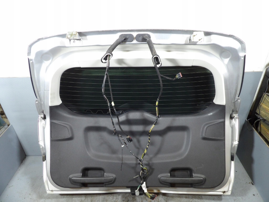 FORD FOCUS MK3 LIFT KOMBI rear trunk door 0F