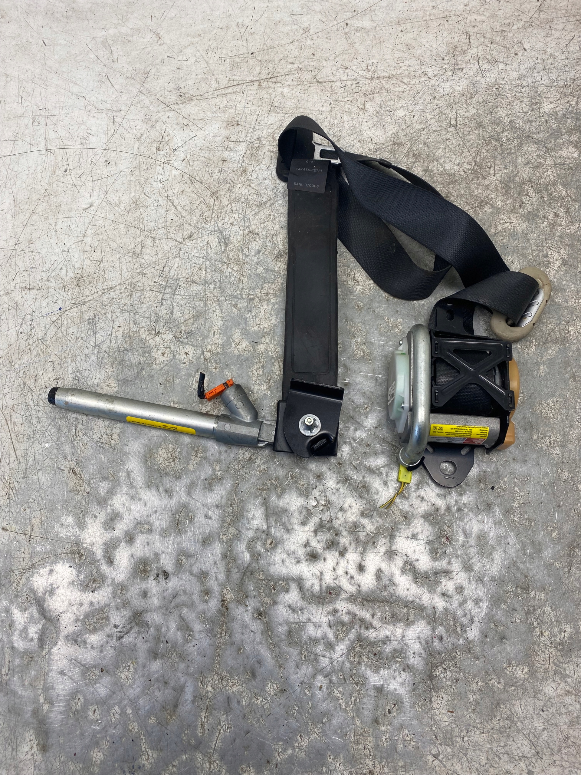 NISSAN NOTE E11 tension belt safety left front 868859U15A