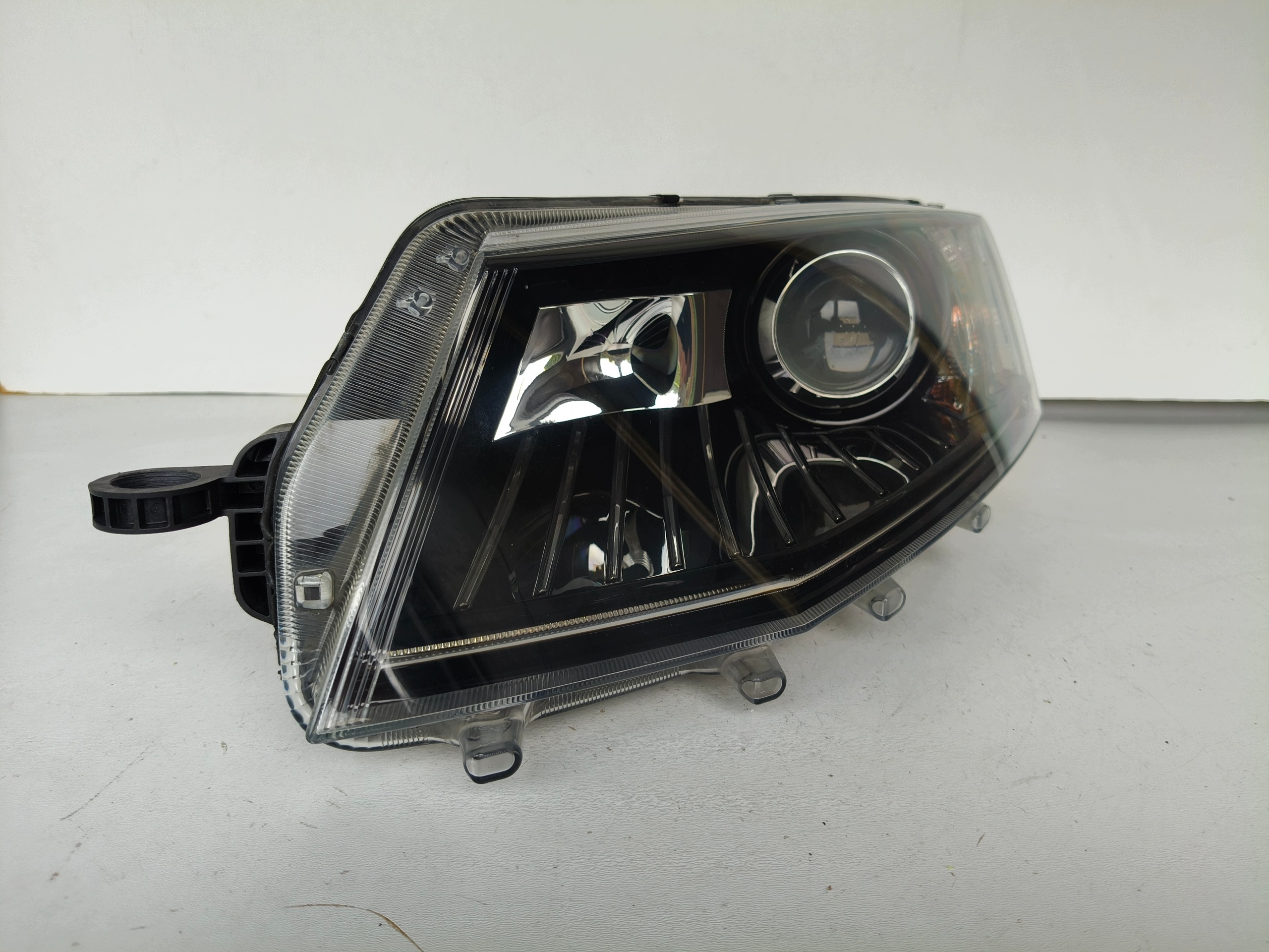 light left REFLEKTOR SKODA OCTAVIA III 3 5E 5E0 12-16 XENON LED