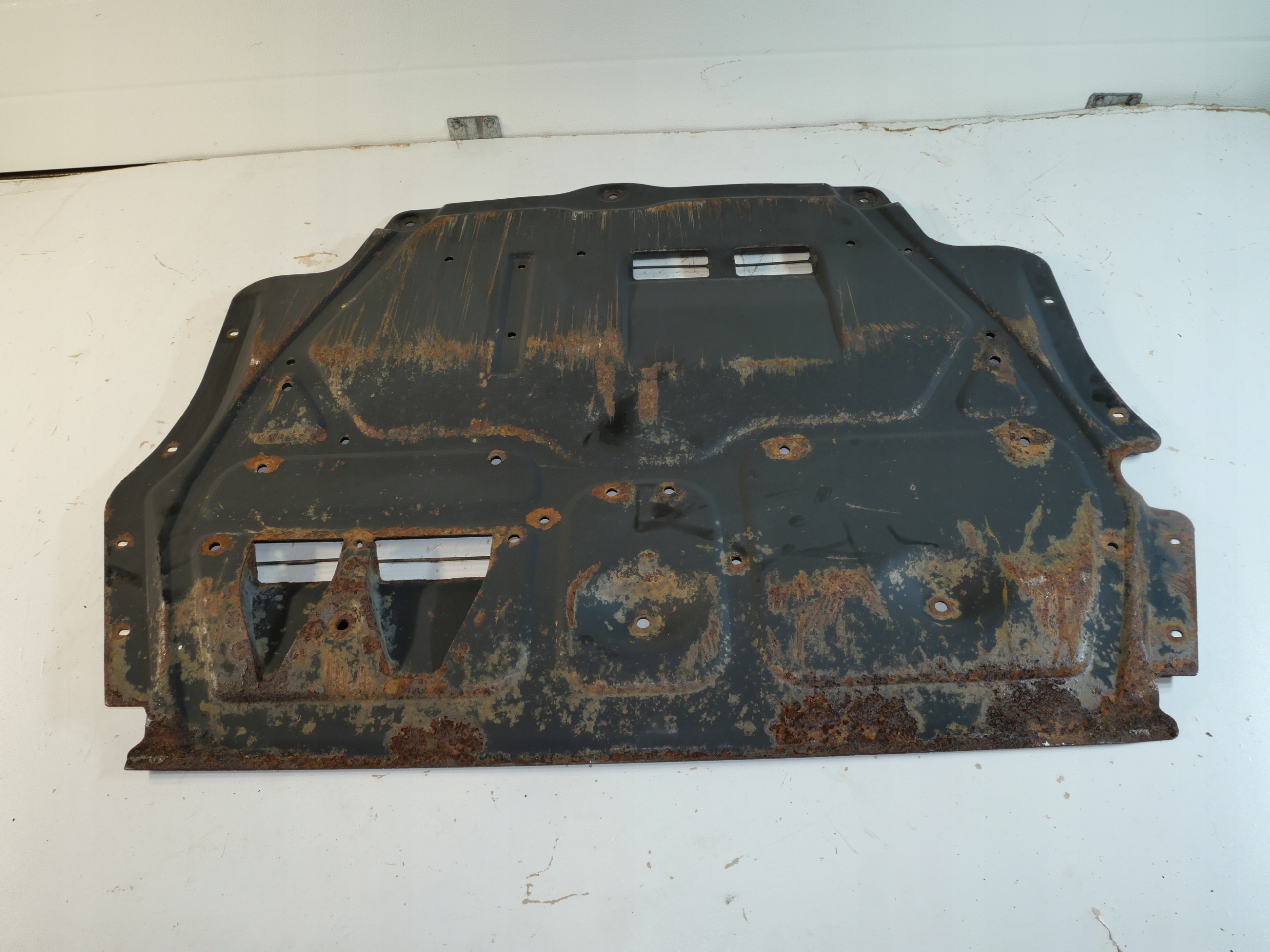 VW cover cover lower below engine 3C0018930D
