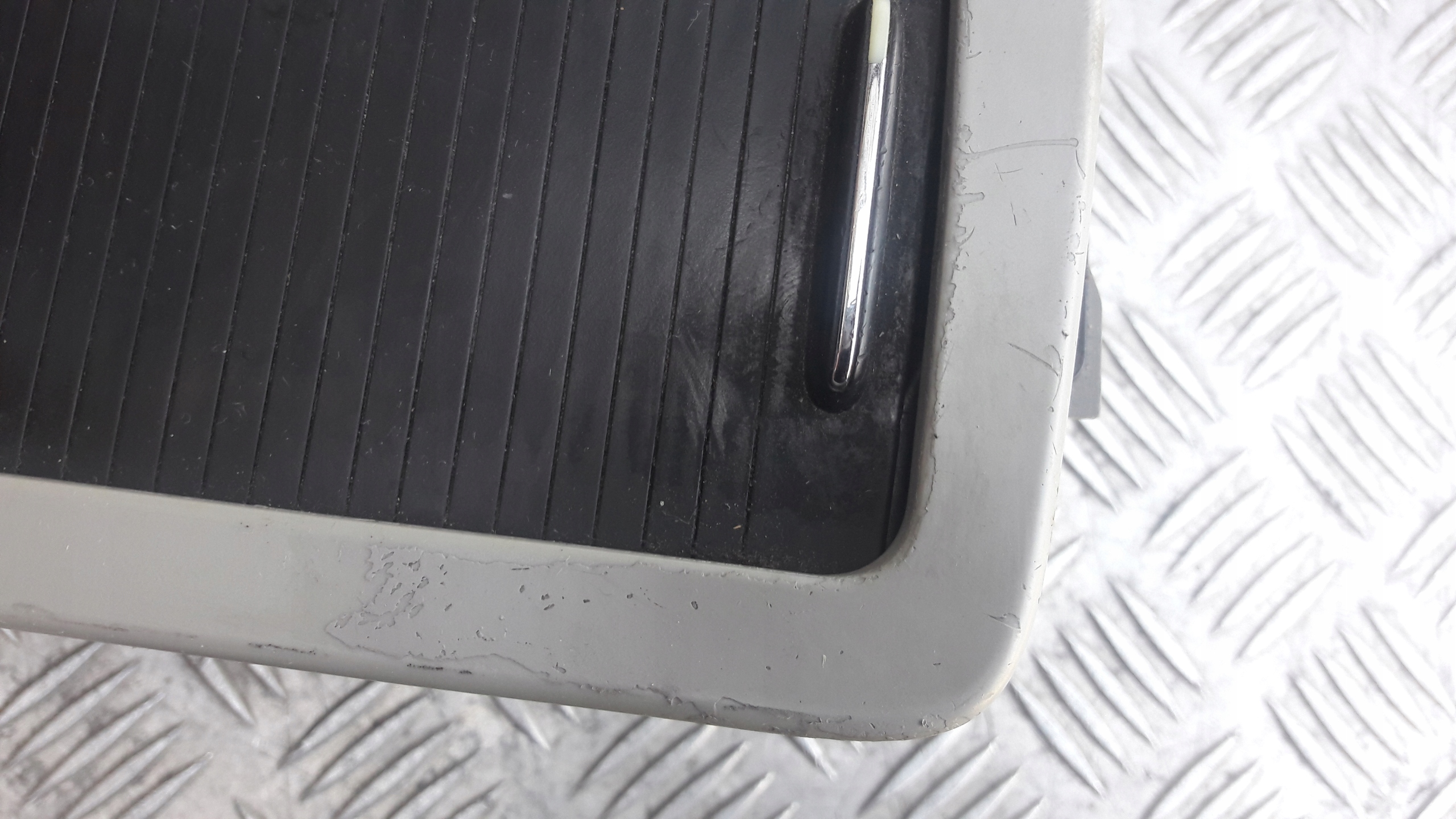 MERECDES W204 armrest SKORZANY passenger compartment
