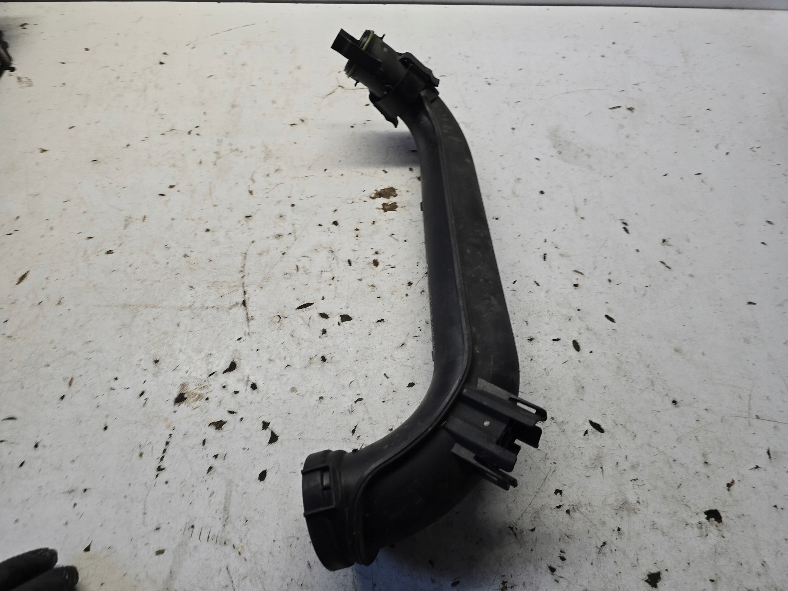 AUDI A3 8V cijev crijevo prijenos interkulera 04E145673F 1.4 TFSI