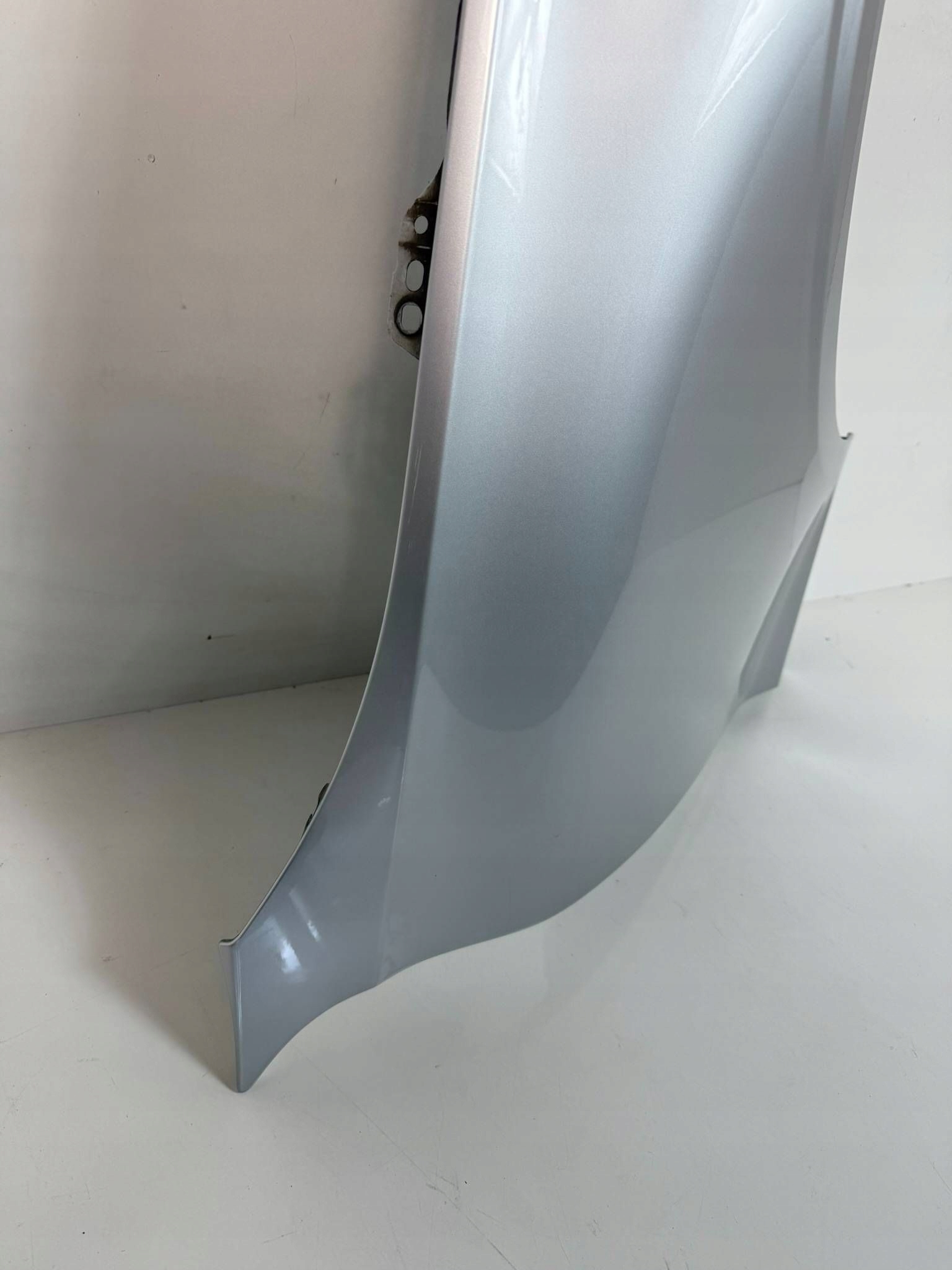 Volvo V60 II 2022 fender front right 31468171 711