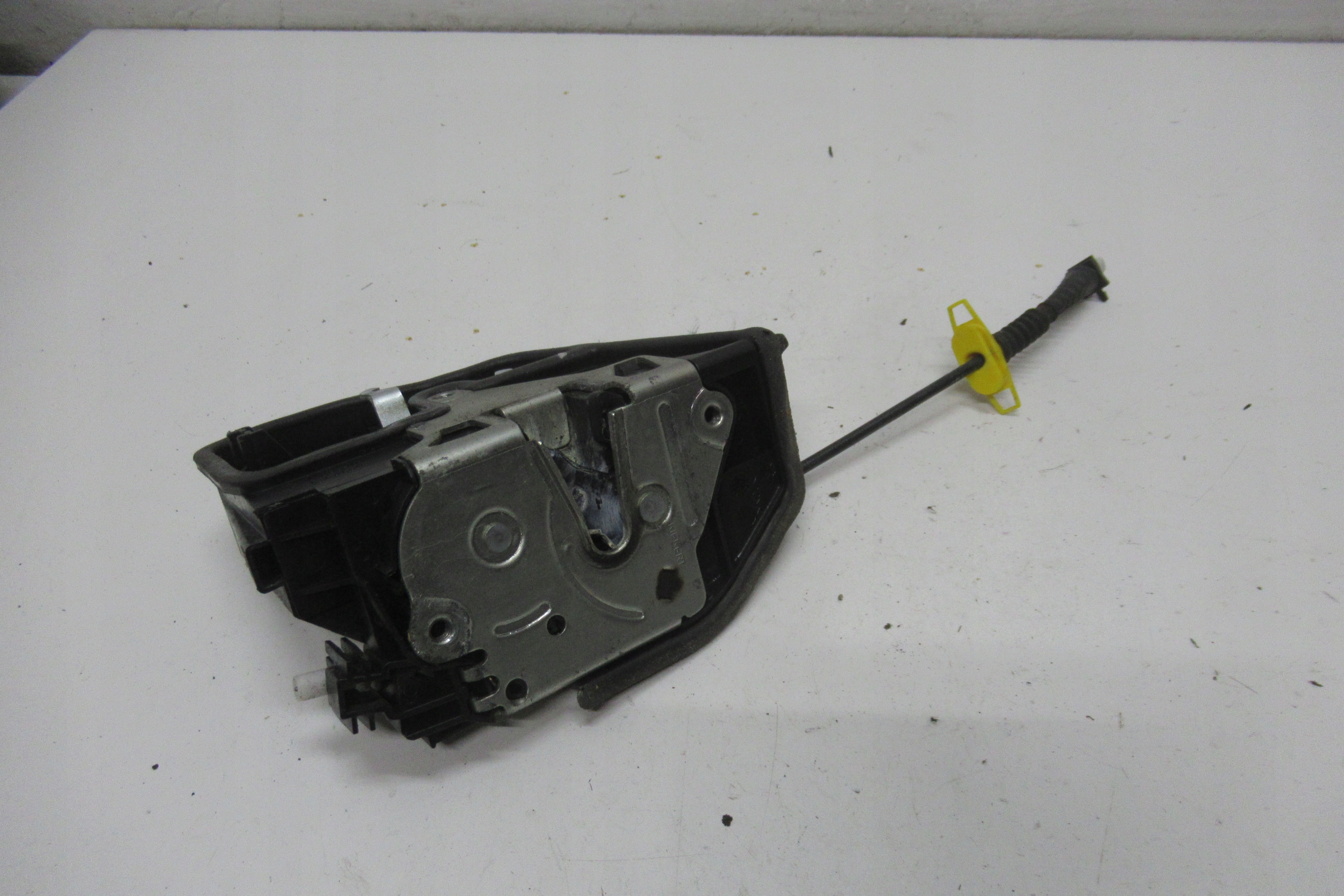 BMW X3 E83 lock door right front 7202146