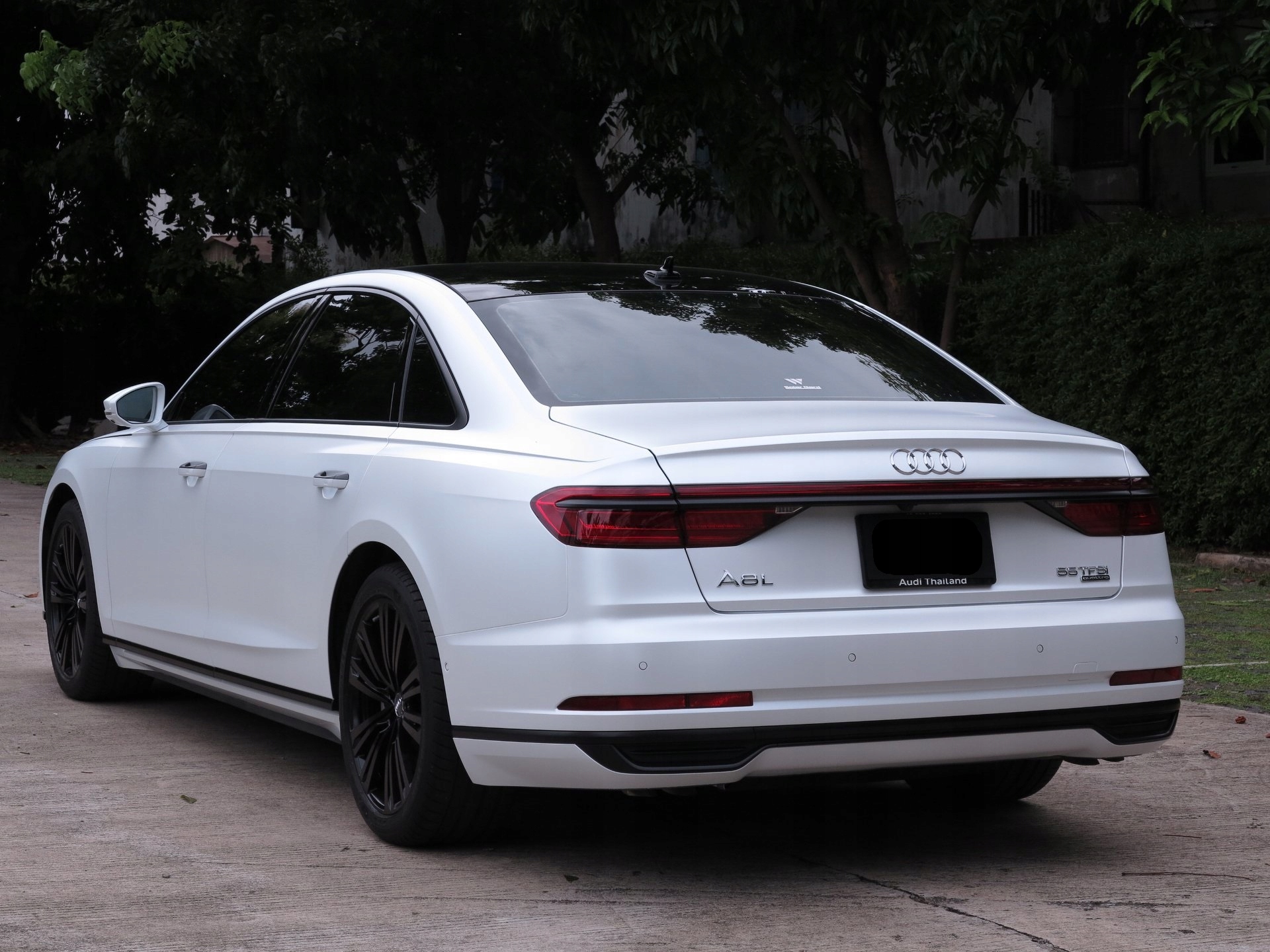 FOLIA BIAŁA SATYNA PERŁA 50cm x 152cm BIAŁY CHROM MAT OKLEINA SAMOCHODOWA Długość 50 cm