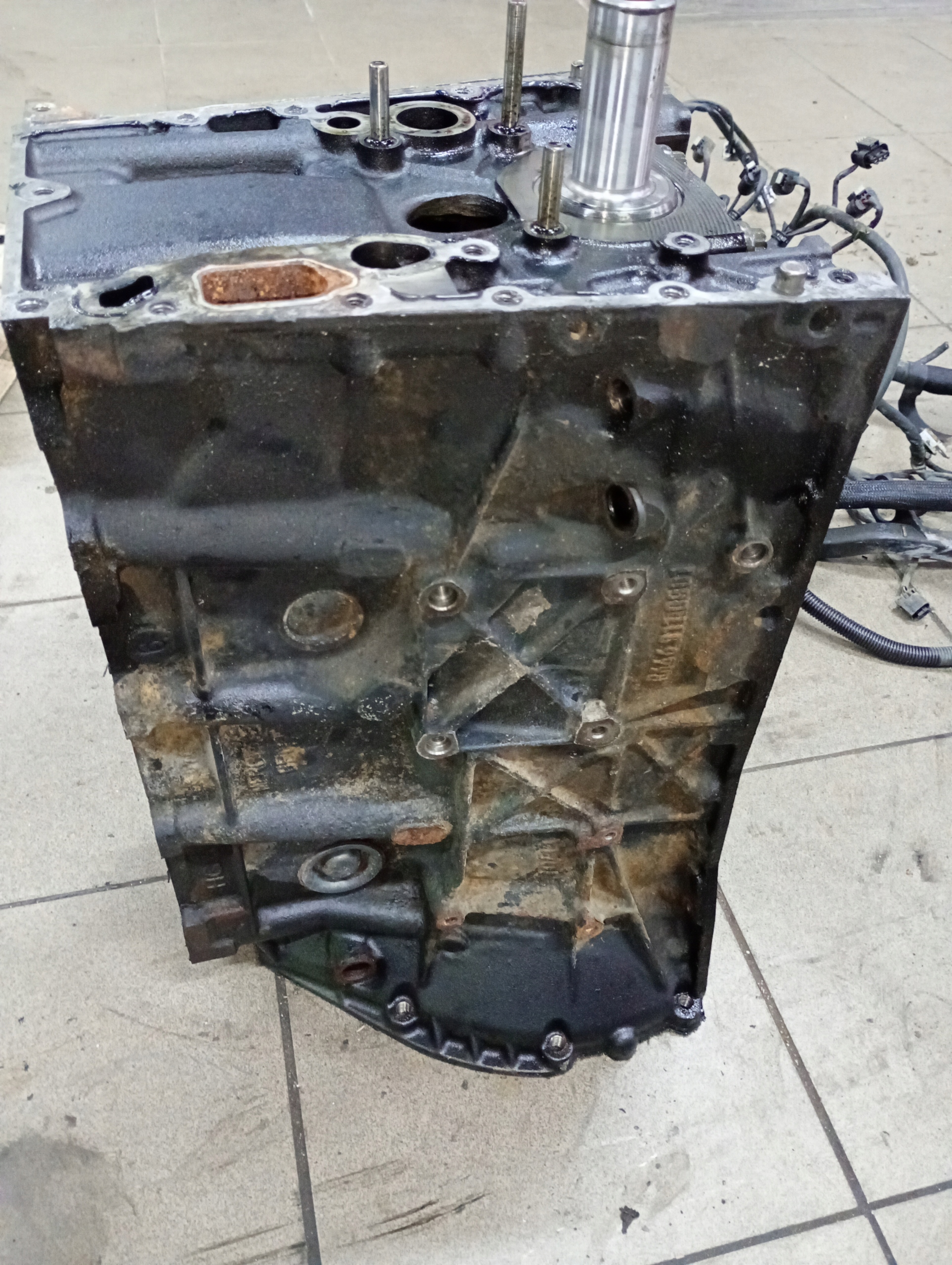 BLOK/DÓŁ SILNIA Z WAŁEM, KORBAMI, TŁOKAMI 2.2 CDI MERCEDES SPRINTER W 906 Producent części Mercedes-Benz OE