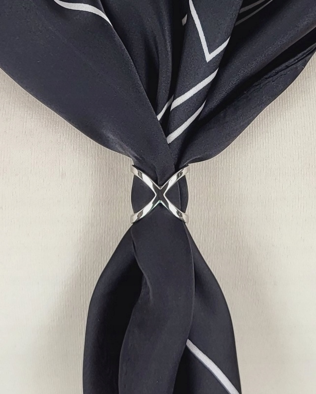 Ozdobna klamra KLIPS PIERŚCIEŃ DO APASZKI SZALA kolor srebrny Rodzaj apaszka