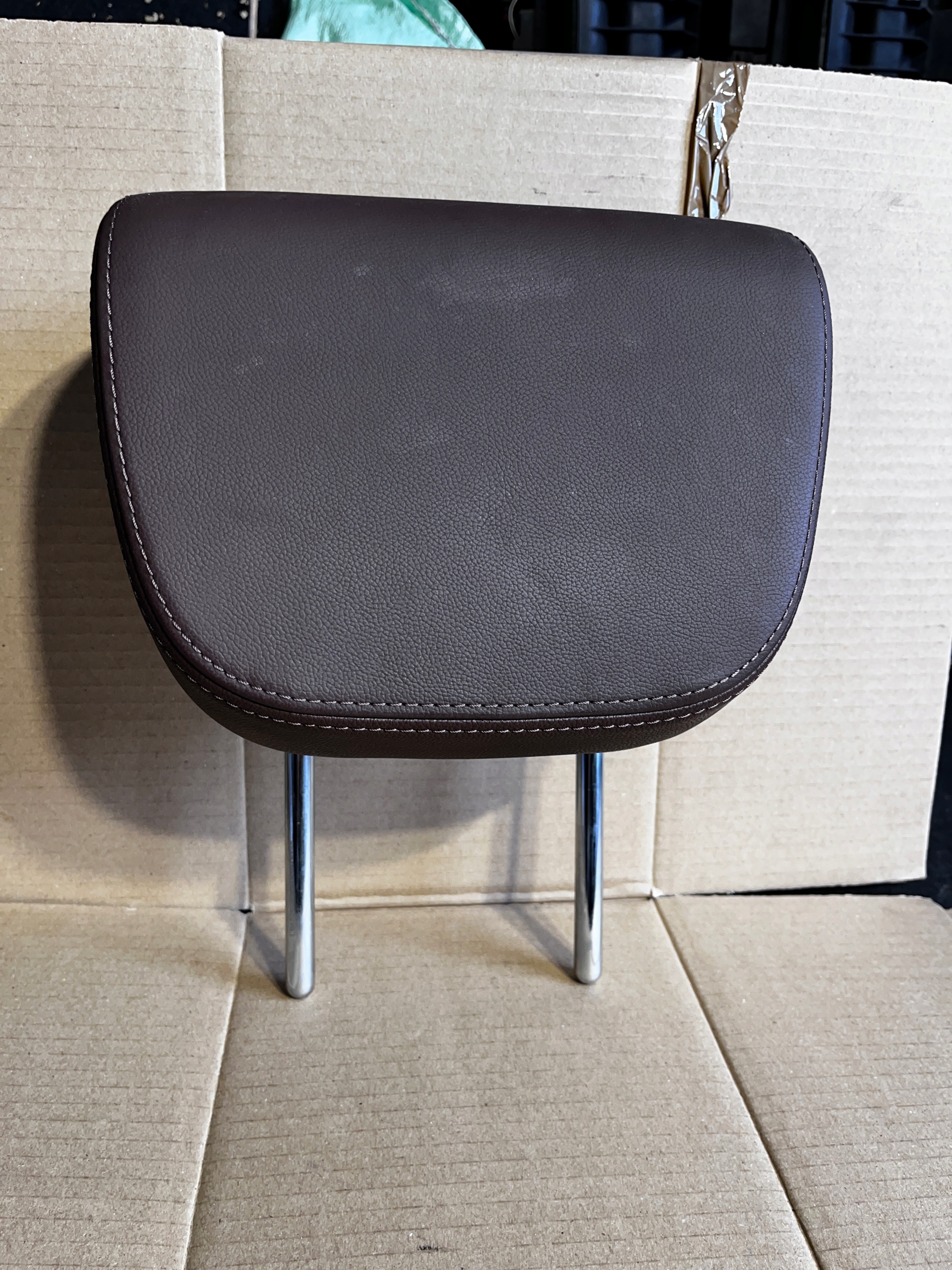 46 ALFA ROMEO STELVIO ZAGŁÓWKI ZAGŁÓWEK KANAPY SKÓRA BRĄZ