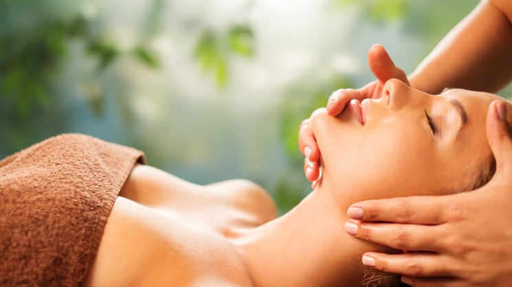 OLEJEK ZE SŁODKICH MIGDAŁÓW DO CIAŁA TWARZY I WŁOSÓW 300 ML Marka VCee