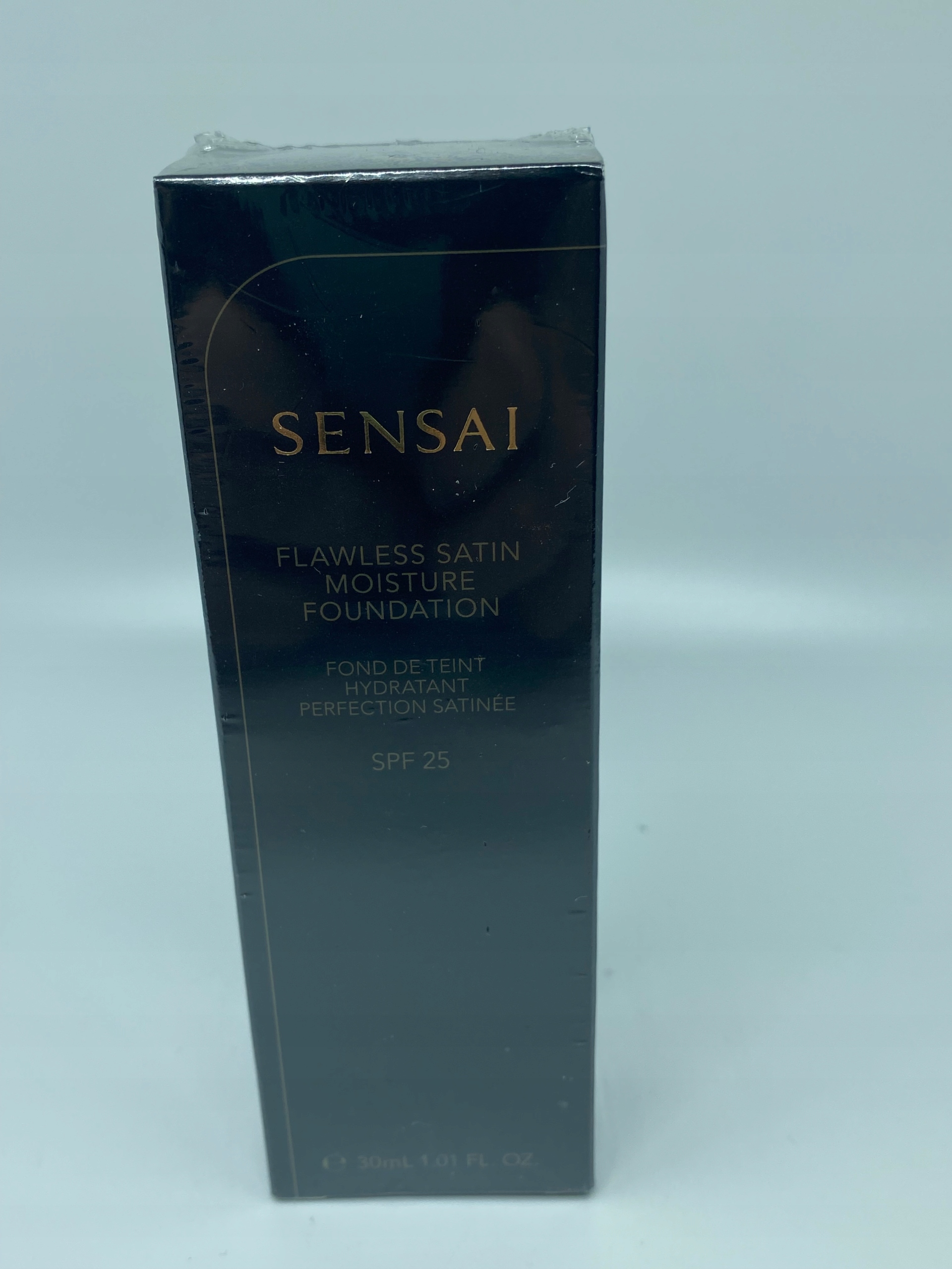 Sensai Flawless Satin Foundation podkład Spf 25 30 ml.