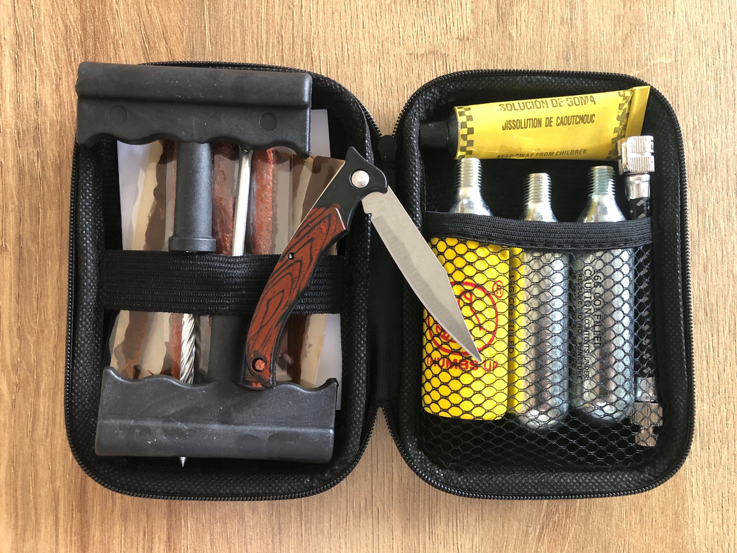 ZESTAW NAPRAWCZY DO OPON KÓŁ MOTOCYKLOWYCH PRZEBITYCH ETUI MOTOR NABOJE CO2 Marka inna