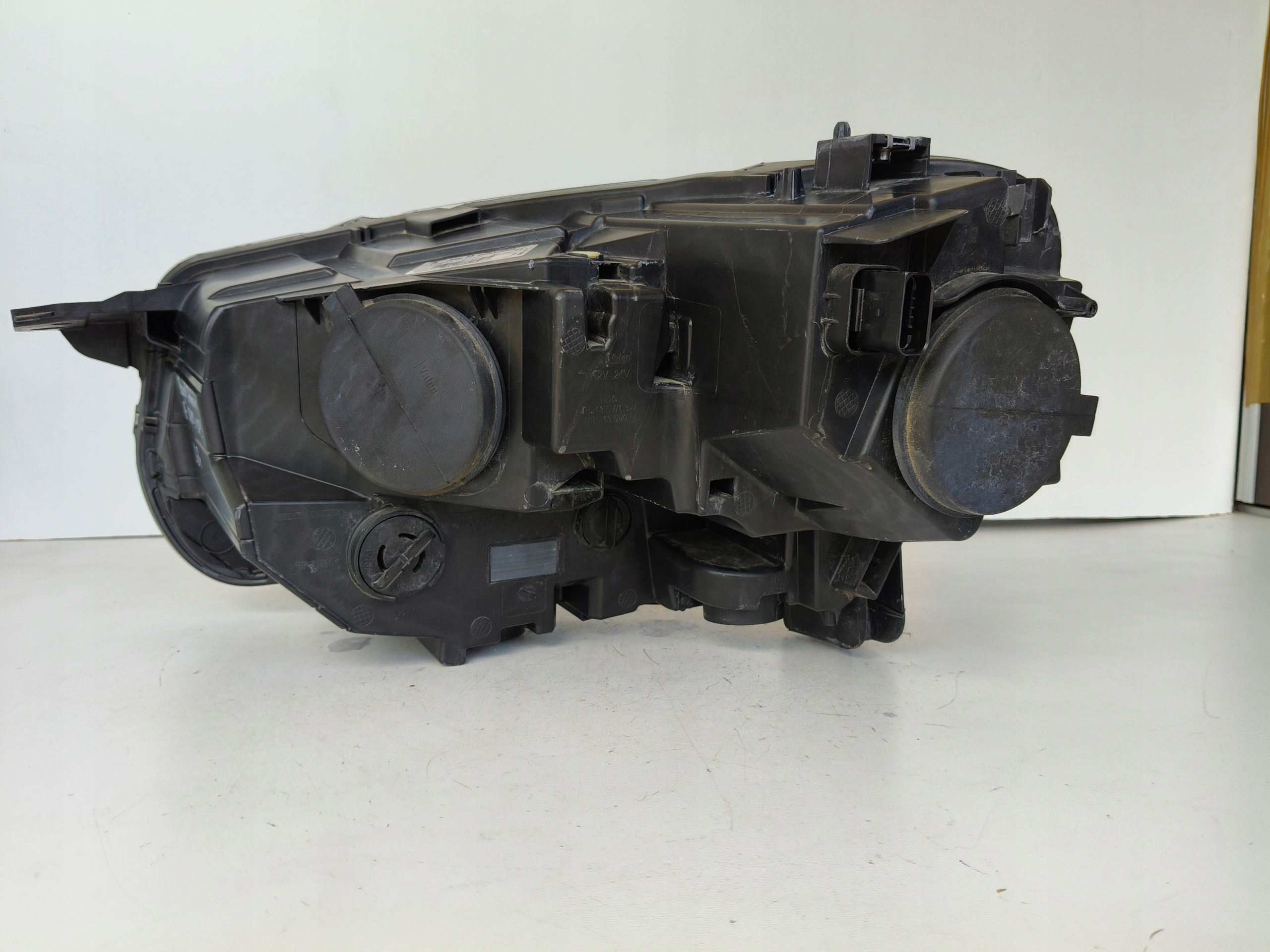 light right REFLEKTOR PEUGEOT PARTNER IV 18