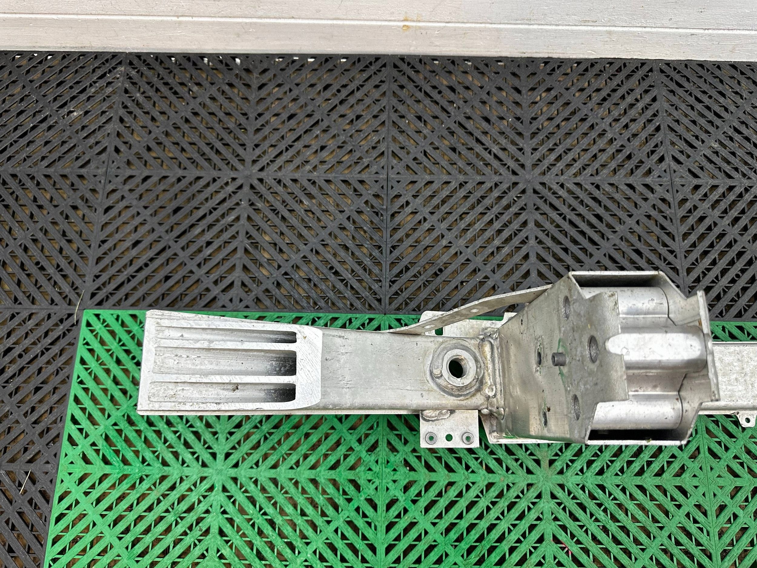 příčka nárazníku předního (výztuha) předek BMW 7 G70 9852844