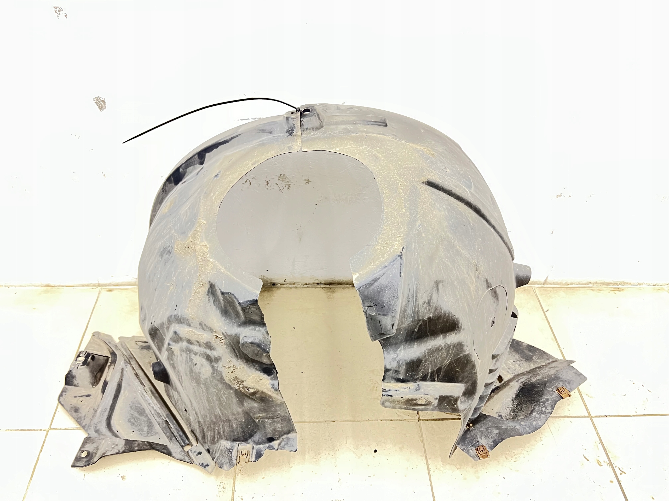 MERCEDES W212 mudguard left front front A2126901330 A2126903030