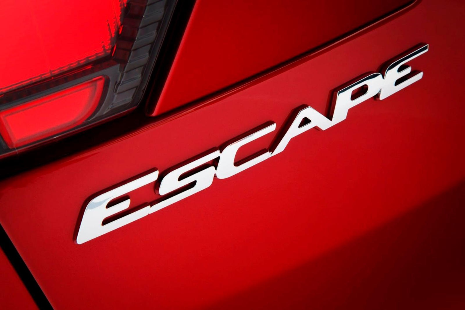 NAPIS LOGO KLAPA BAGAŻNIKA FORD KUGA ESCAPE 2020-_ 2603307 _ LJ6B-S43156-AB Numer katalogowy części 2603307_LJ6B-S43156-AB