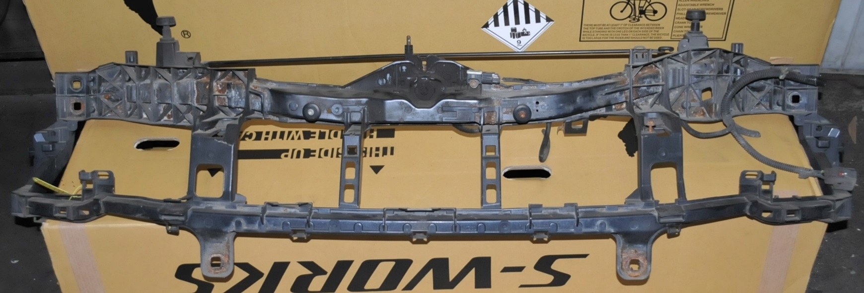 PAS PRZEDNI OKULAR WZMOCNIENIE FORD KUGA MK1 2.0