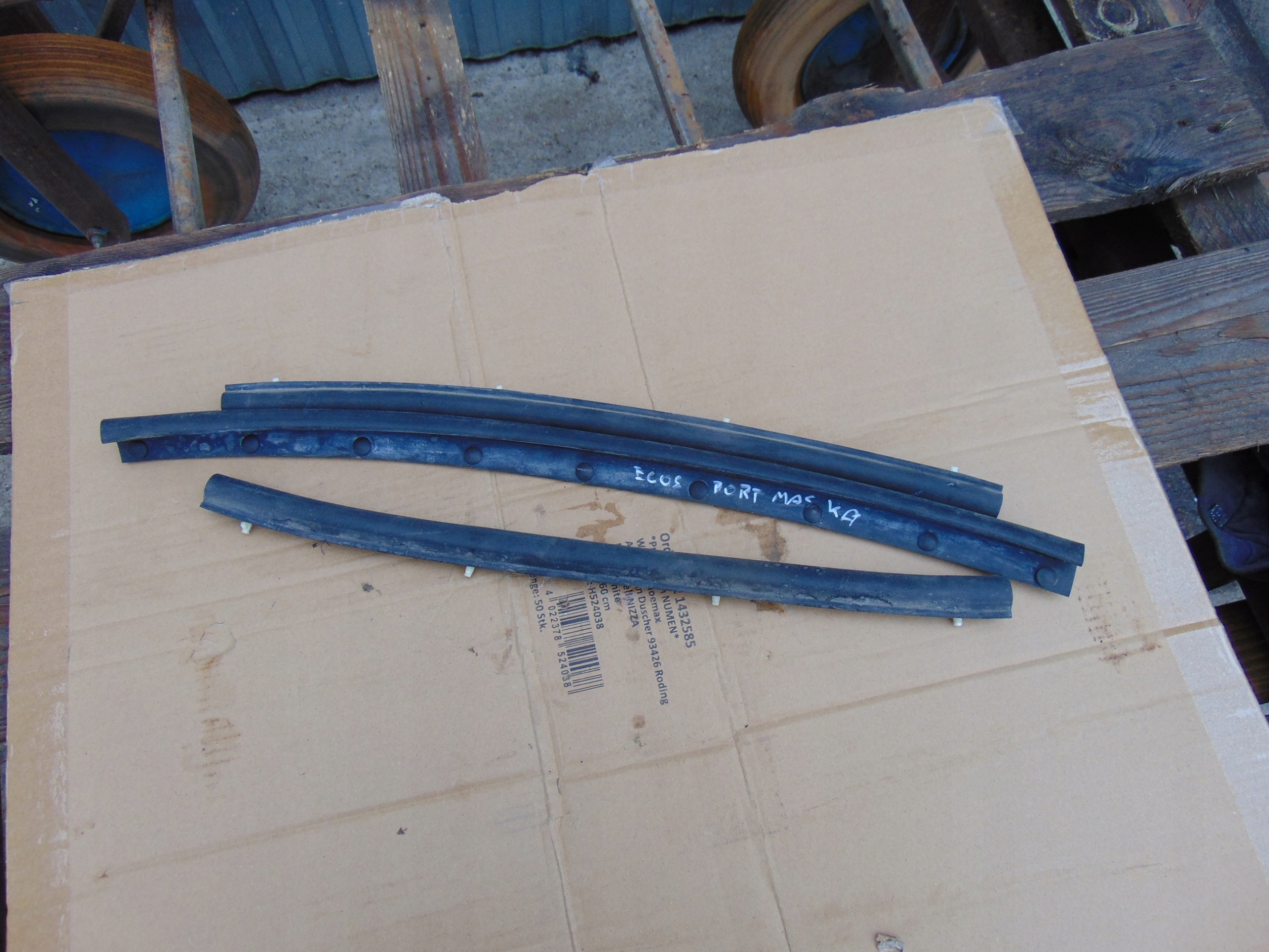 GN15-16B990-AA - ПРОКЛАДКА КАПОТА FORD ECOSPORT MK2