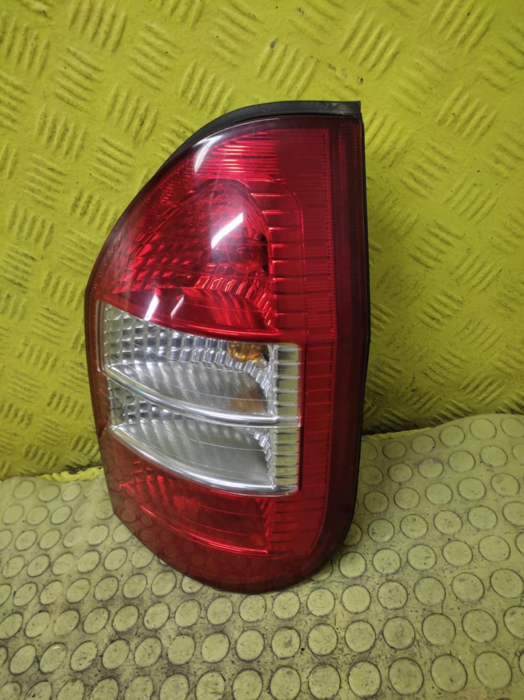 OPEL ZAFIRA A light right rear part