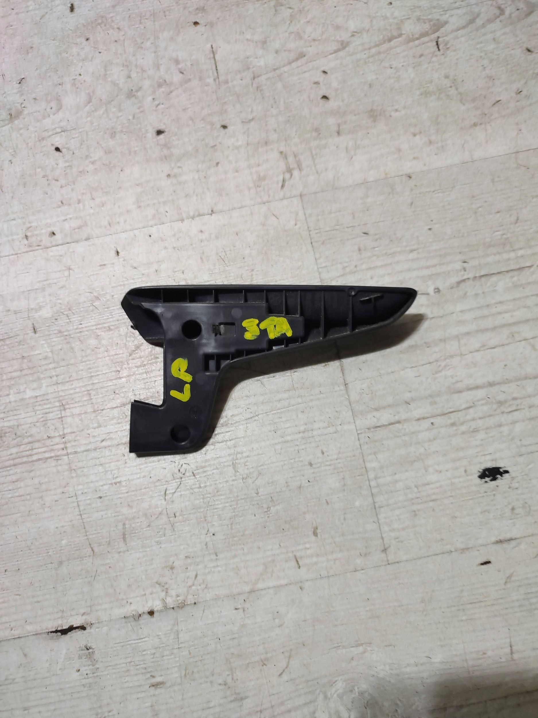 Volkswagen Touran III 20r 5TA front left bracket control siedziska