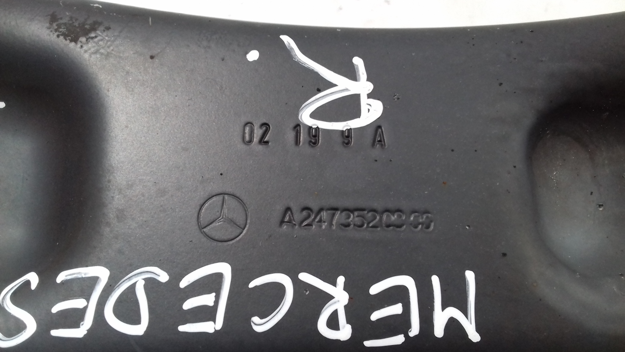 MERCEDES A KLASA W177 Querlenker rechts heck A2473520000