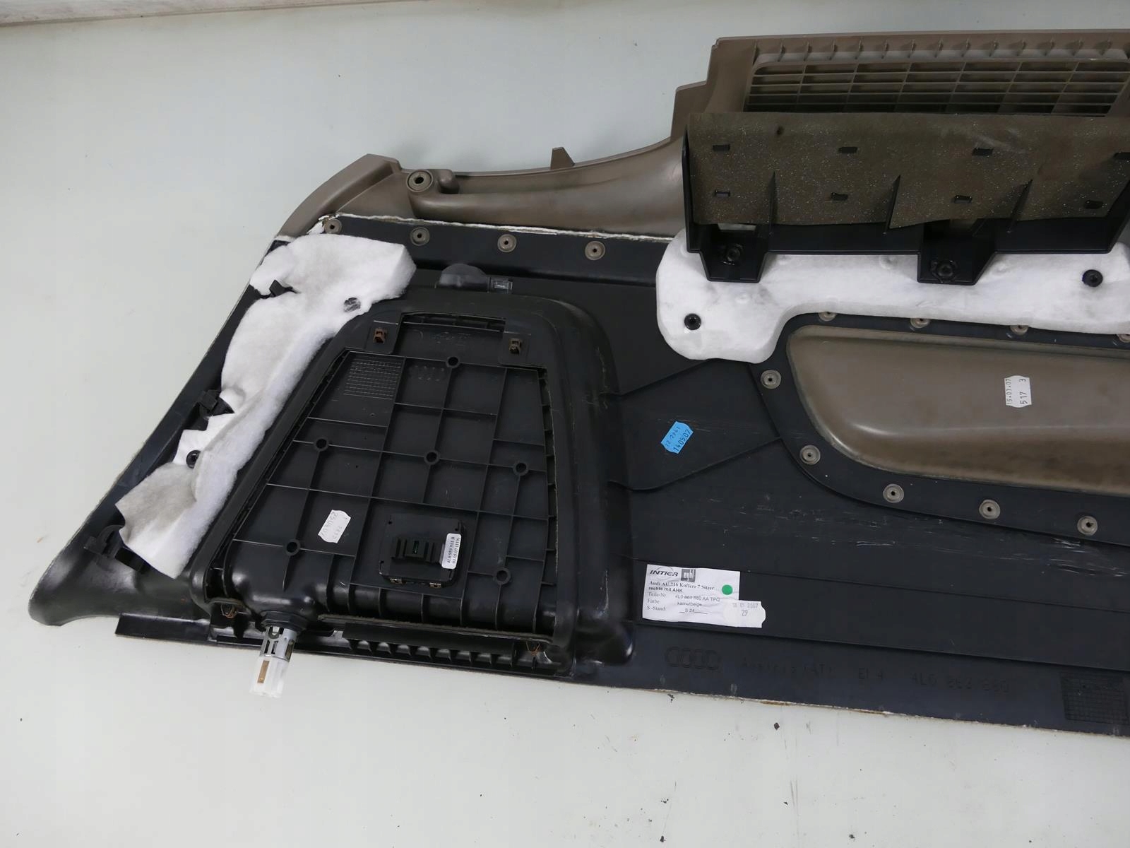 AUDI Q7 4L boot upholstery right upholstery right side right