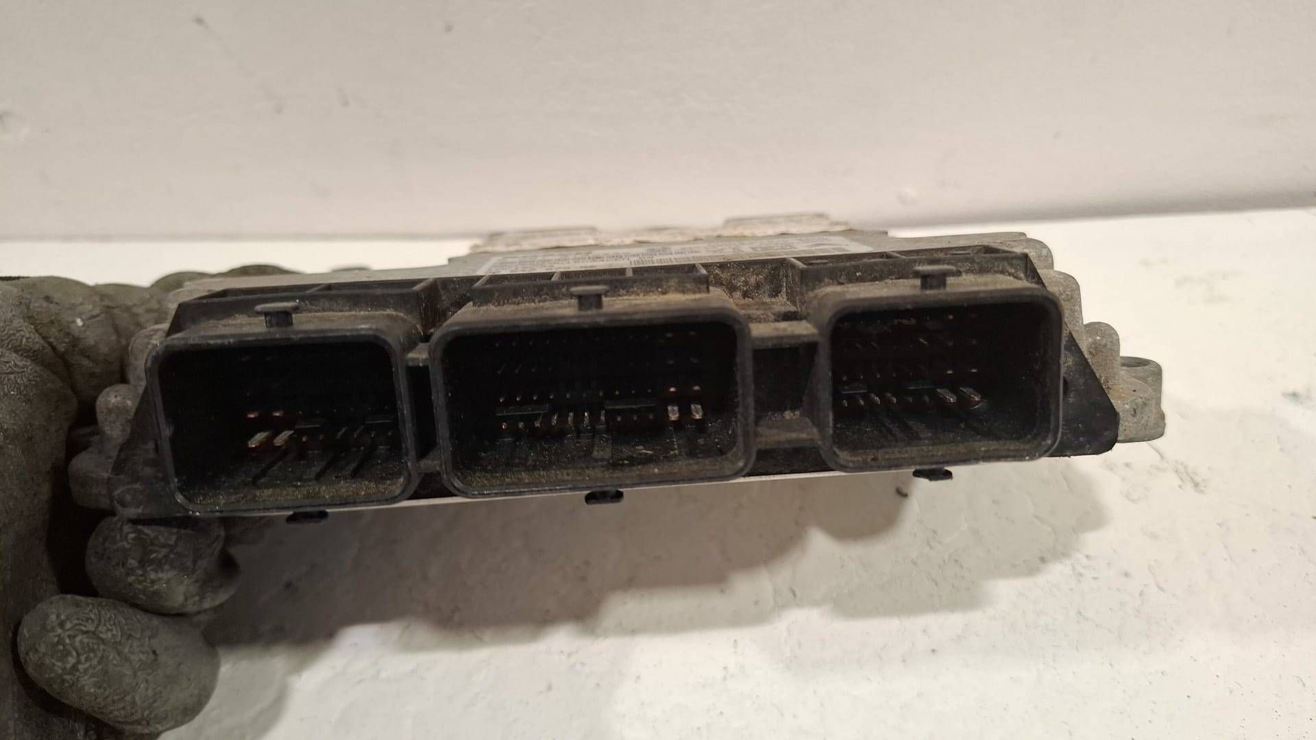 control unit of the engine computer 0281013332 Citroen Peugeot 1.6 HDI