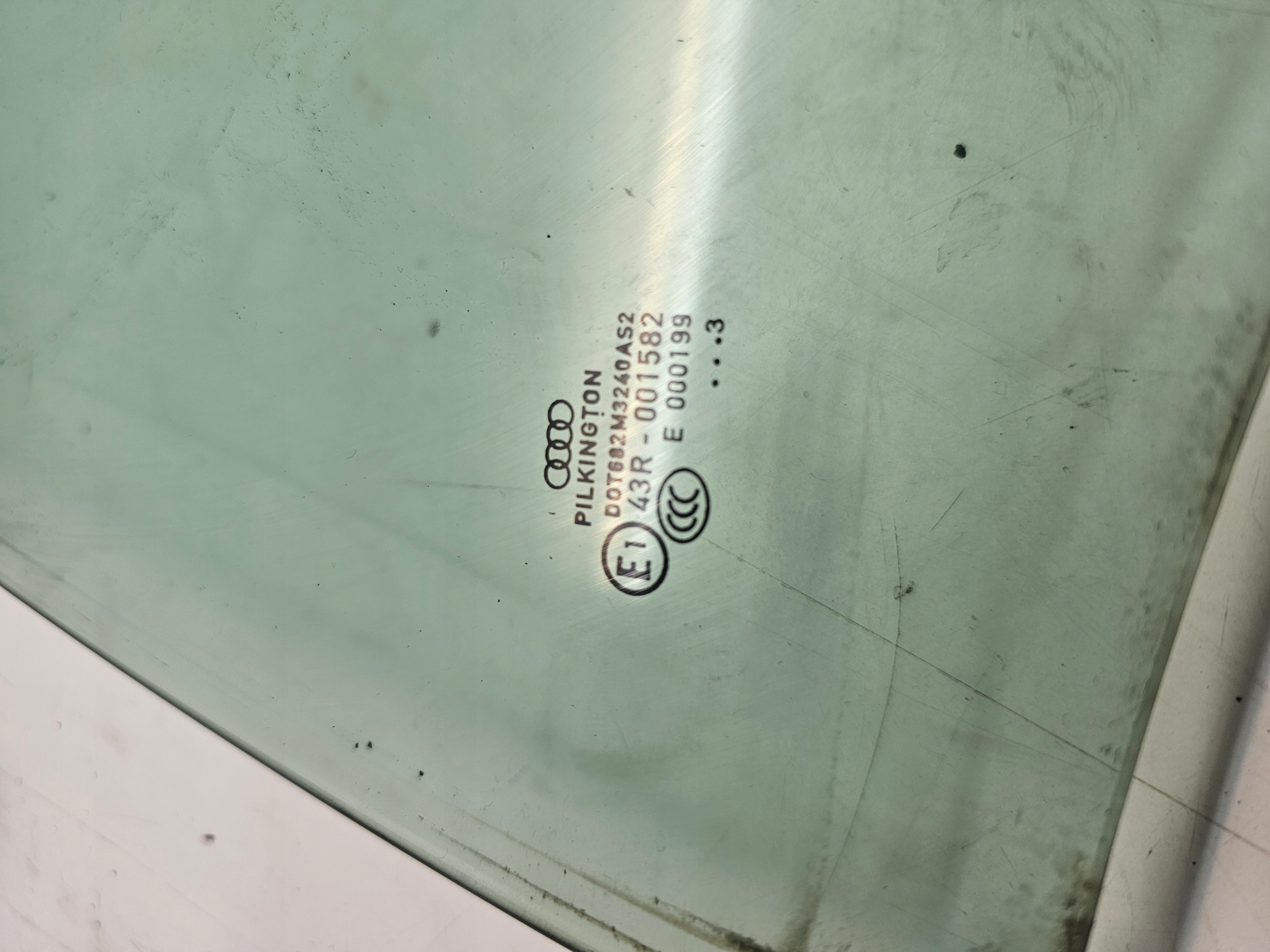 window side door left rear part AUDI A4 B8 sedan 8K5 2013R