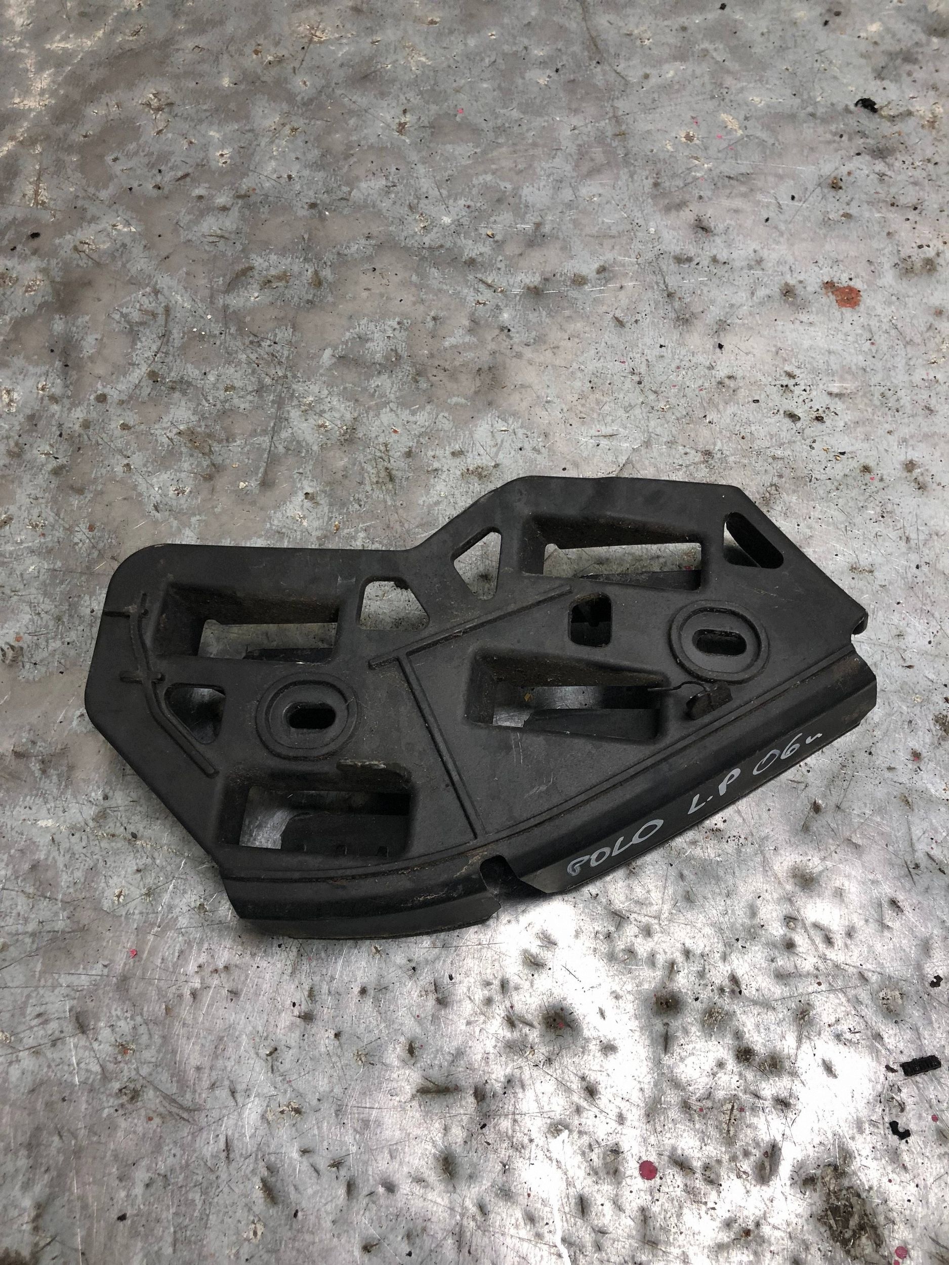 bumper bracket left front VW POLO IV 6Q0807183A